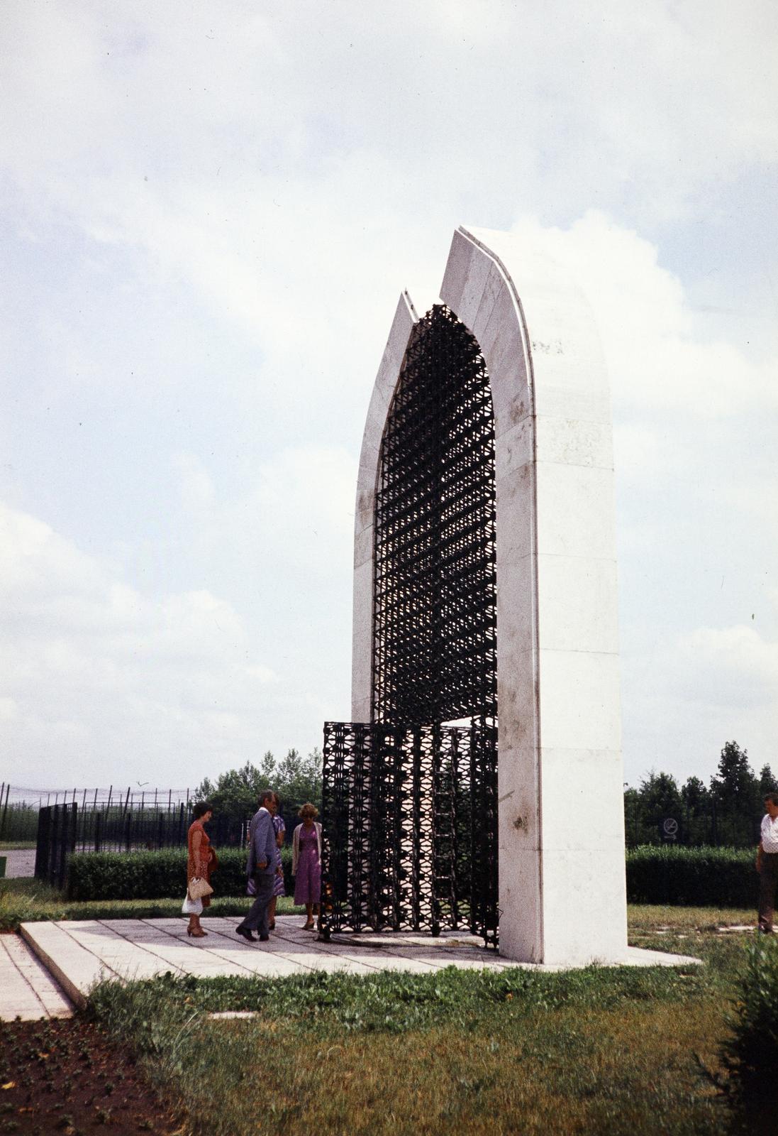 Hungary, Mohácsi Nemzeti Emlékhely., 1983, Kozák, colorful, Fortepan #286696