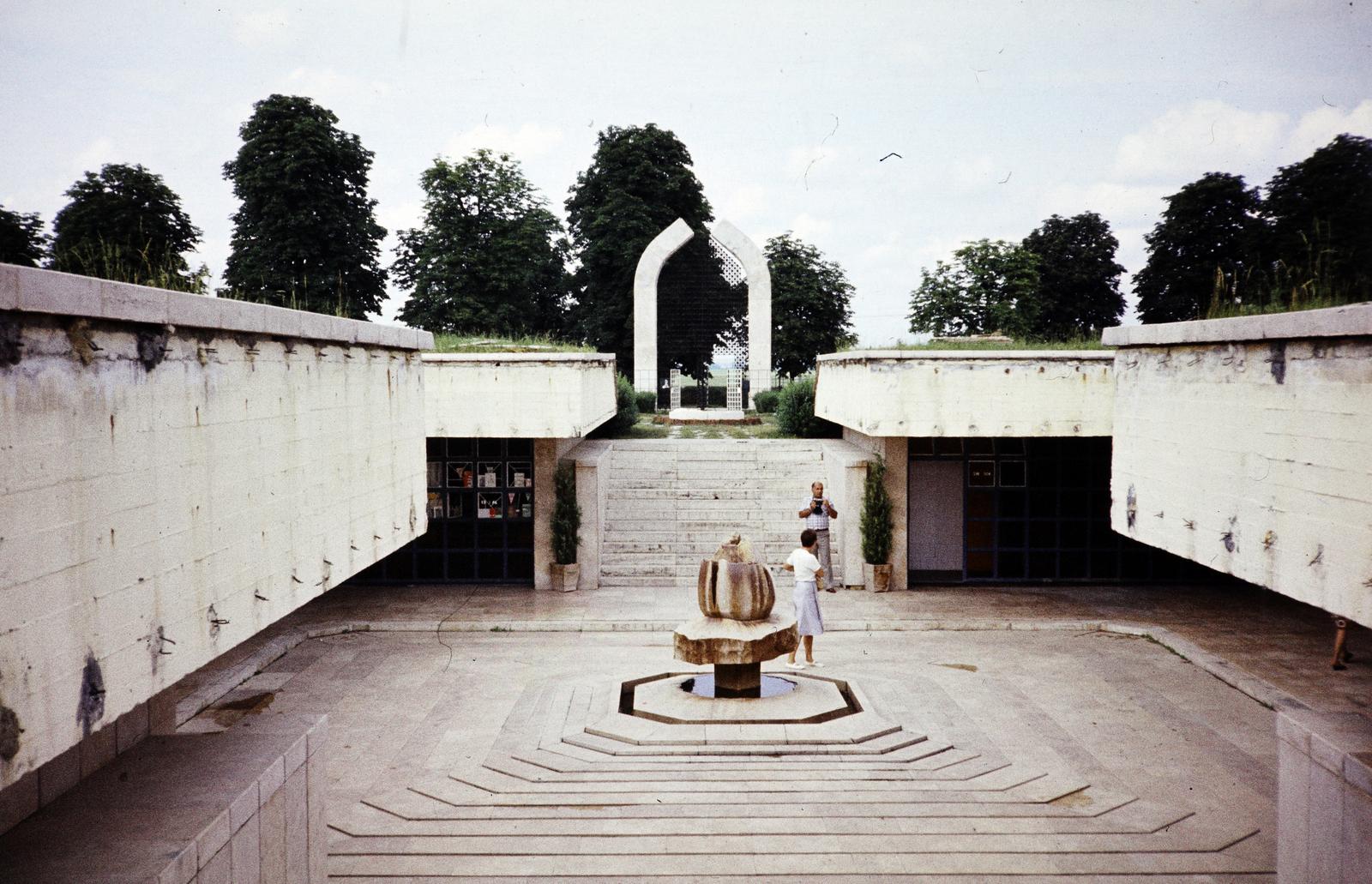 Magyarország, Sátorhely, Mohácsi Nemzeti Emlékhely., 1983, Kozák, színes, Fortepan #286697