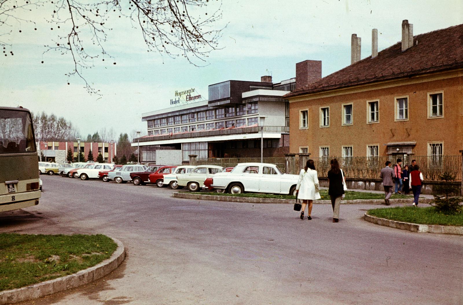 Hungary, Harkány, Bajcsy-Zsilinszky utca, Napsugár Szálloda és Étterem., 1973, Kozák, colorful, Fortepan #286721