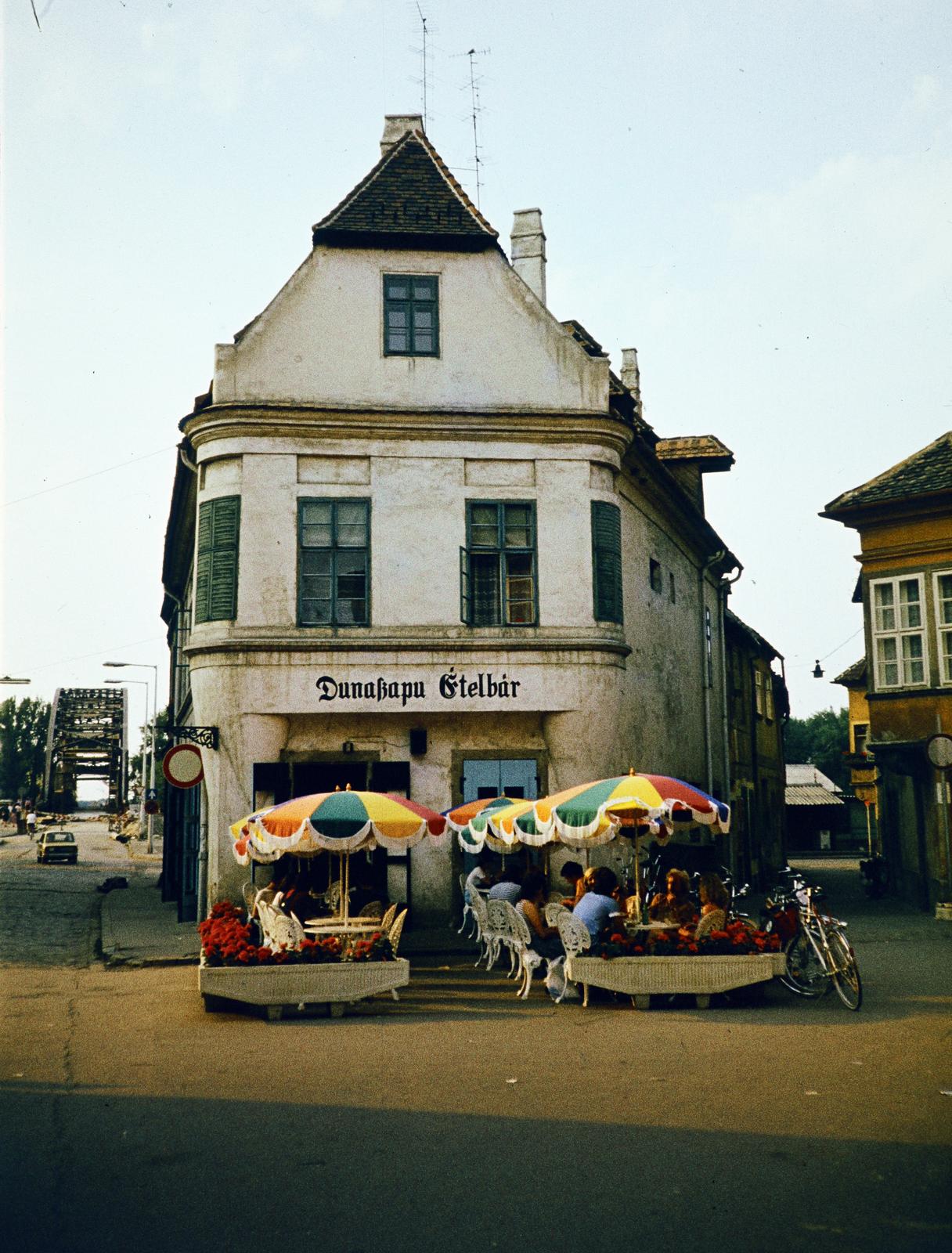 Hungary, Győr, Apáca (Rózsa Ferenc) utca 1., Dunakapu ételbár a Kreszta-házban., 1982, Kozák, colorful, Fortepan #286724