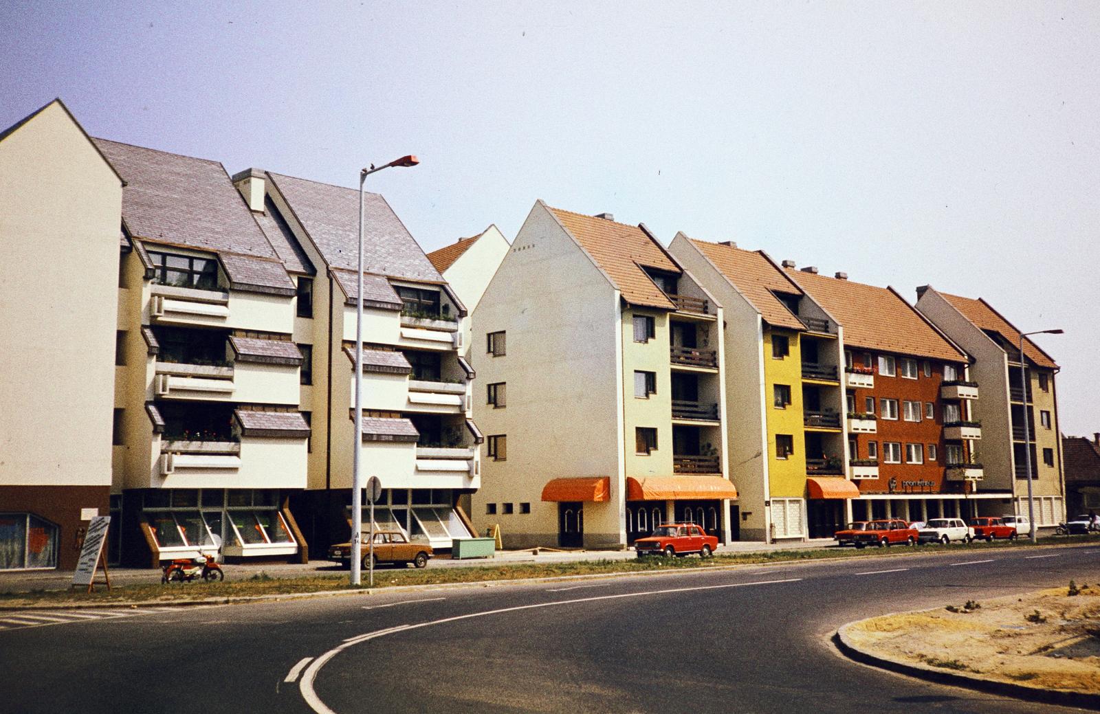 Magyarország, Győr, Pálffy (Molnár Krausz Ferenc) utca., 1982, Kozák, színes, Fortepan #286725