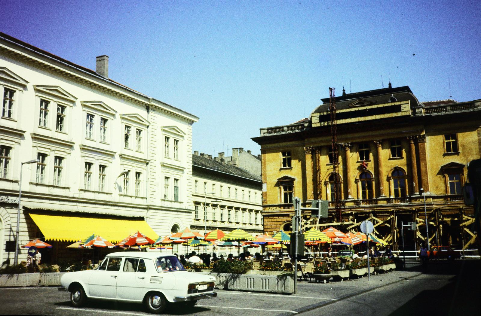 Hungary, Szeged, Klauzál tér, a Virág cukrászda terasza. Háttérben az egykori Európa Szálló., 1980, Kozák, colorful, Fortepan #286758