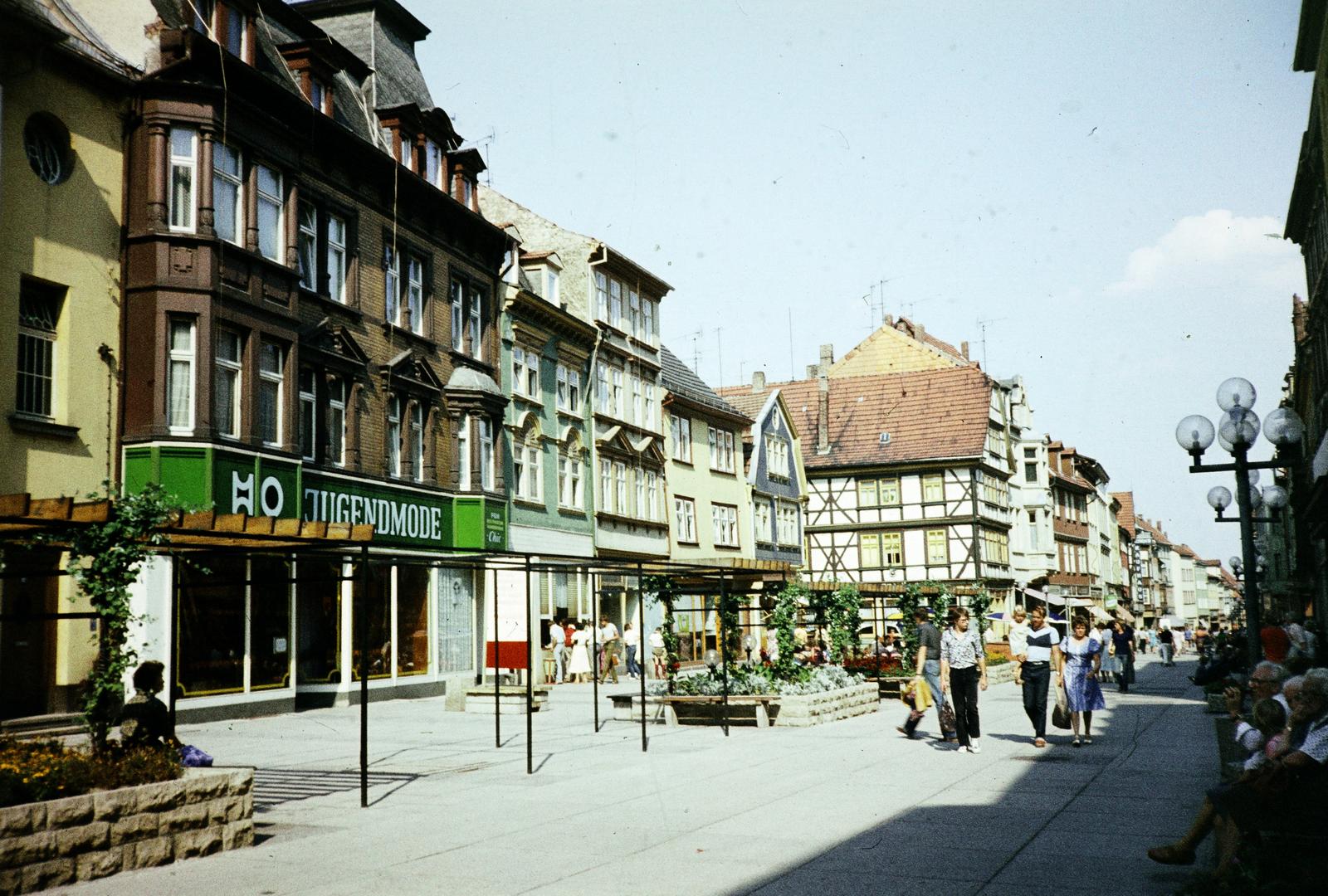 Germany, Mühlhausen, a Steinweg a Grasegasse és a Stätte között., 1976, Kozák, colorful, GDR, Fortepan #286794