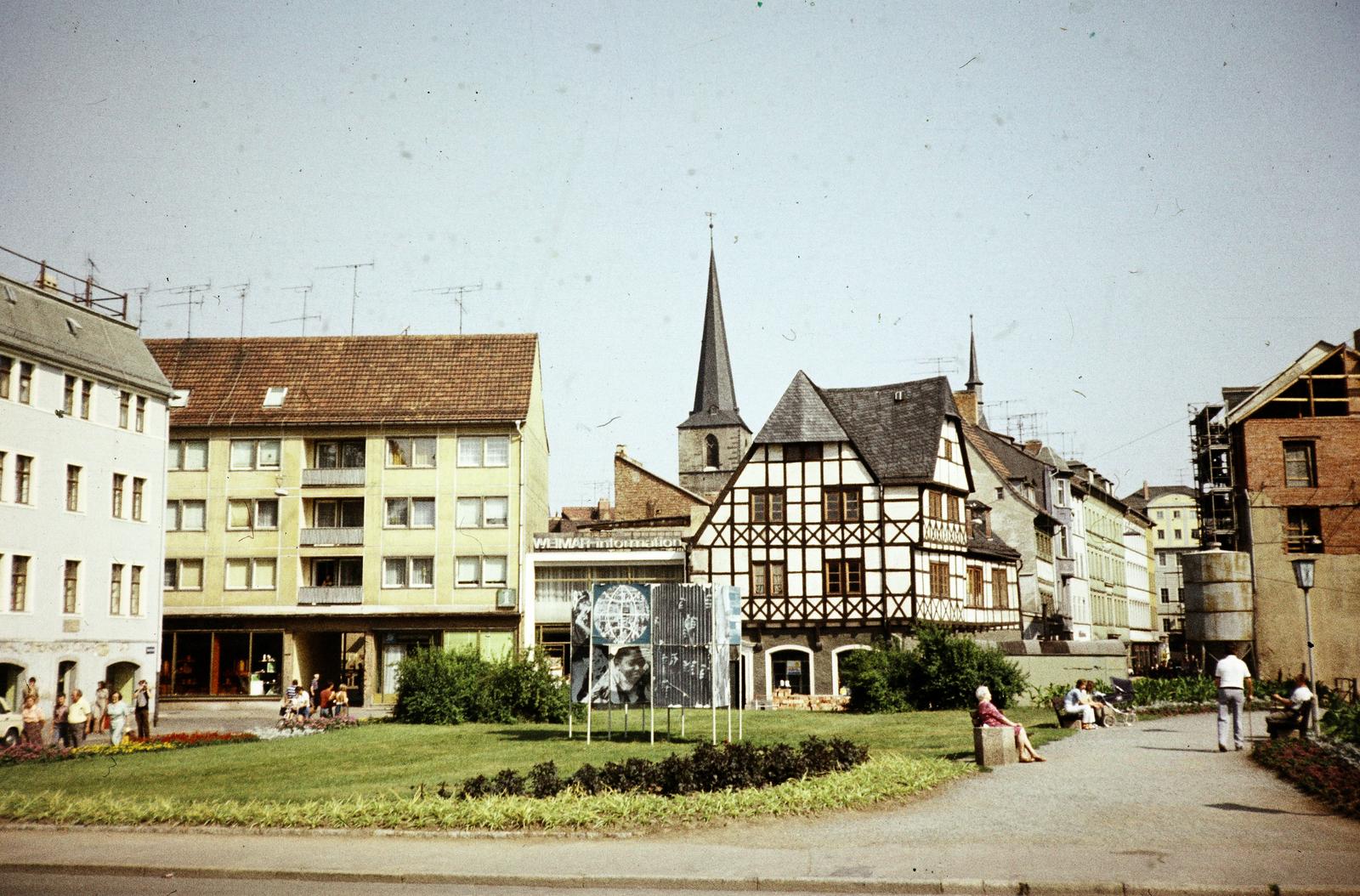 Germany, Weimar, Marktplatz a Marktstraße - Kaufstraße sarok felé nézve., 1976, Kozák, colorful, GDR, Fortepan #286798