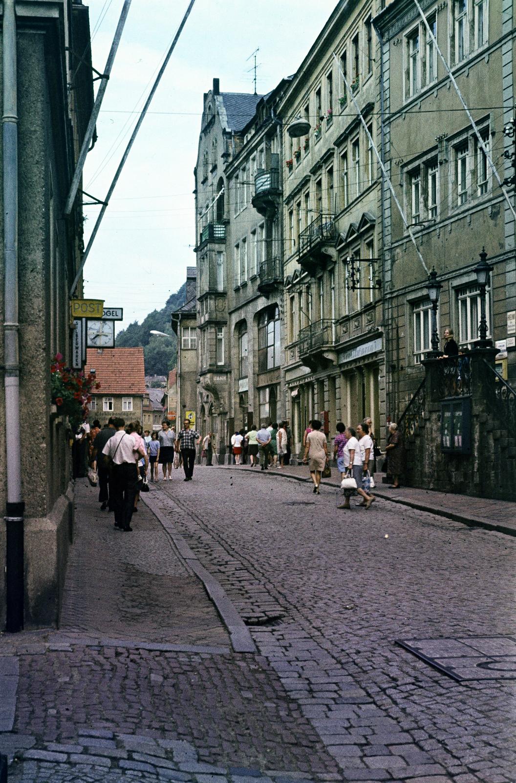 Németország, Bad Schandau, Poststraße a Basteiplatz felől nézve., 1968, Kozák, színes, utcakép, NDK, Fortepan #286826