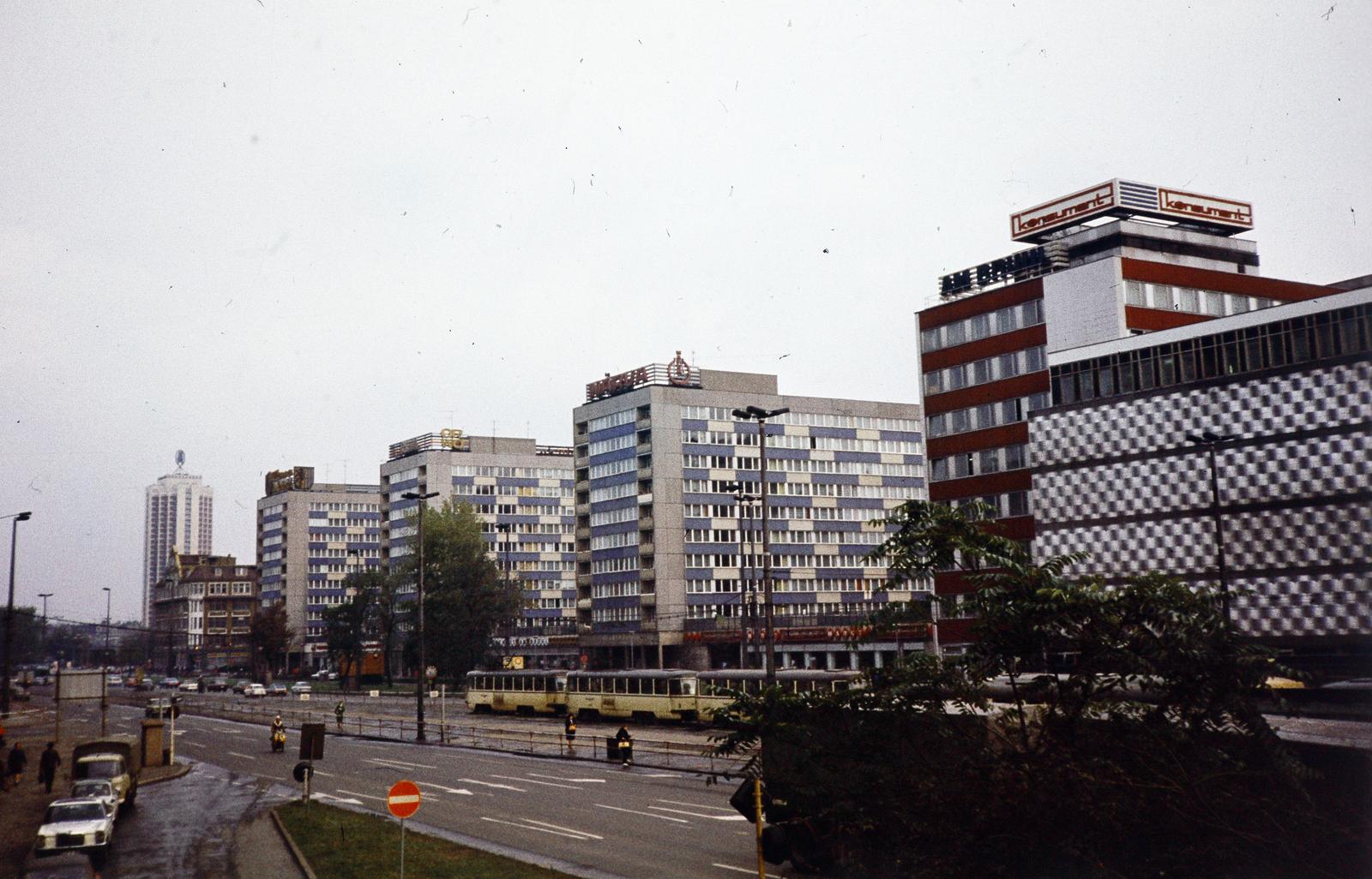 Germany, Leipzig, a Richard-Wagner-Straße a Tröndlinring felöl, jobbra a Konsument Áruház, a távolban a Wintergartenhochhaus., 1972, Kozák, Fortepan #286829