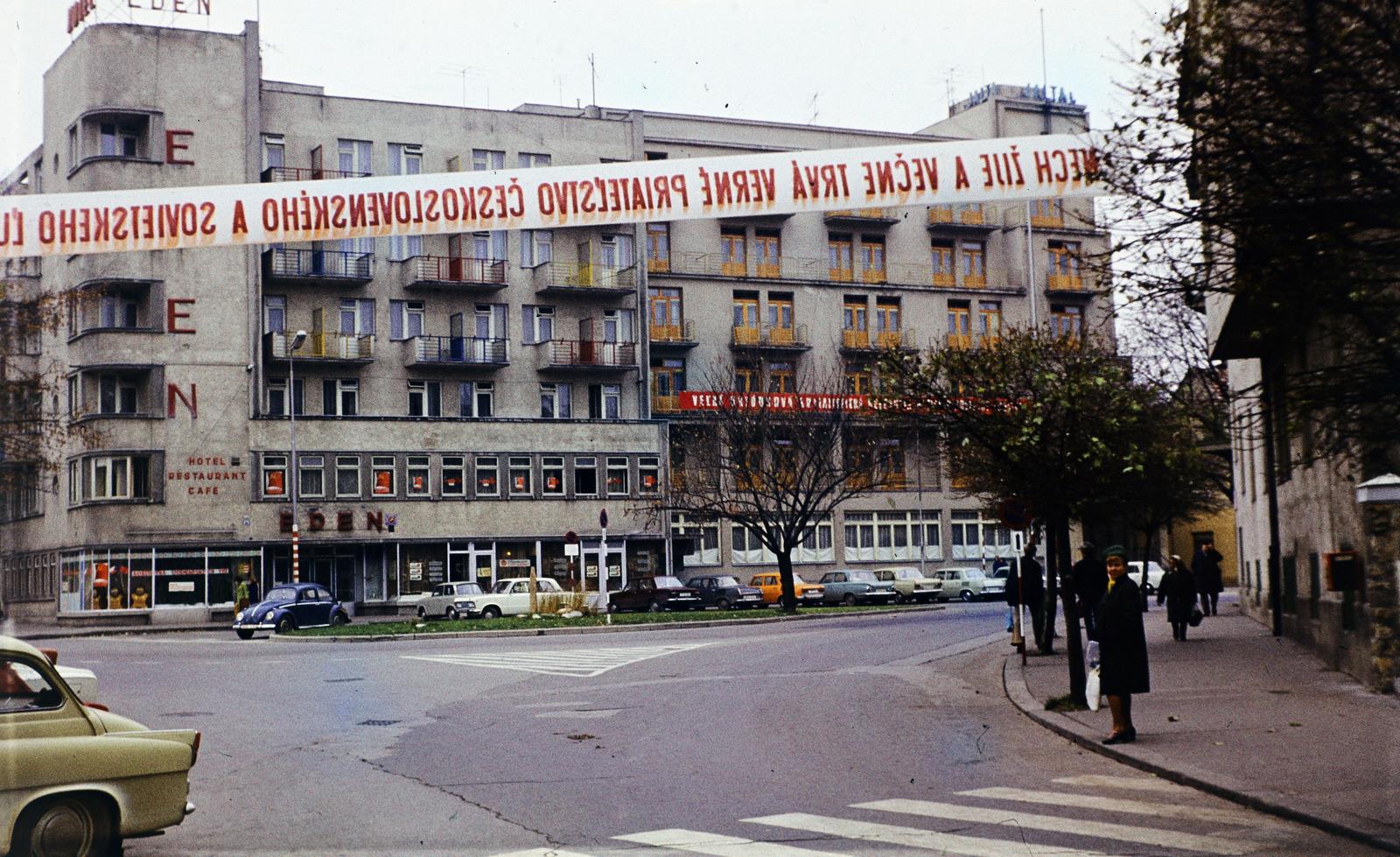 Slovakia, Piešťany, Winterova ulica, szemben az Eden és Excelsior (később Jalta) szállók., 1973, Kozák, colorful, Fortepan #286831
