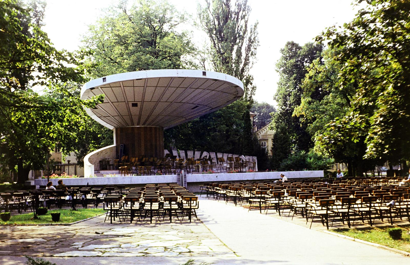 Slovakia, Piešťany, Zenei pavilon a Városi parkban., 1972, Kozák, Fortepan #286836