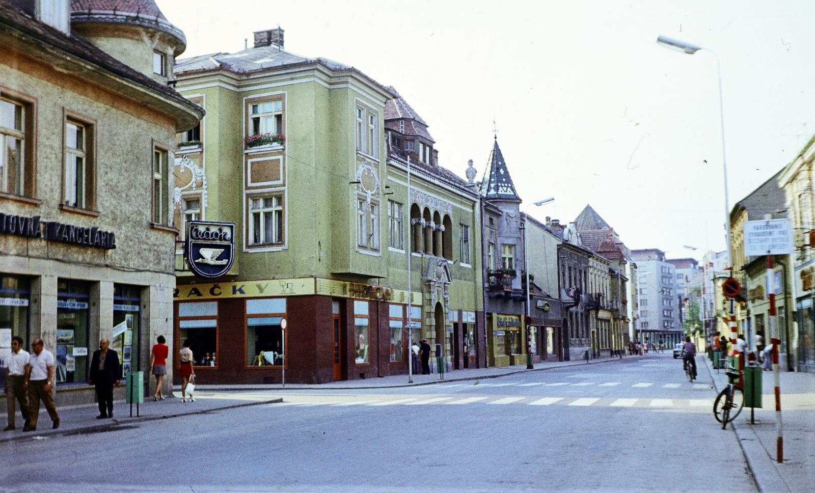 Slovakia, Piešťany, Winterova ulica, balra a Námestie Slobody torkolata., 1973, Kozák, colorful, Fortepan #286840