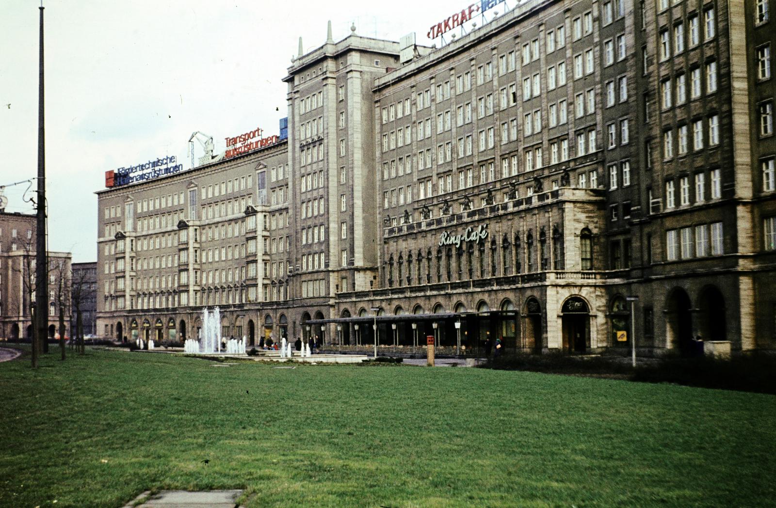 Németország, Lipcse, Roßplatz a Goldschmidtstraße felé nézve., 1977, Kozák, színes, NDK, Fortepan #286847