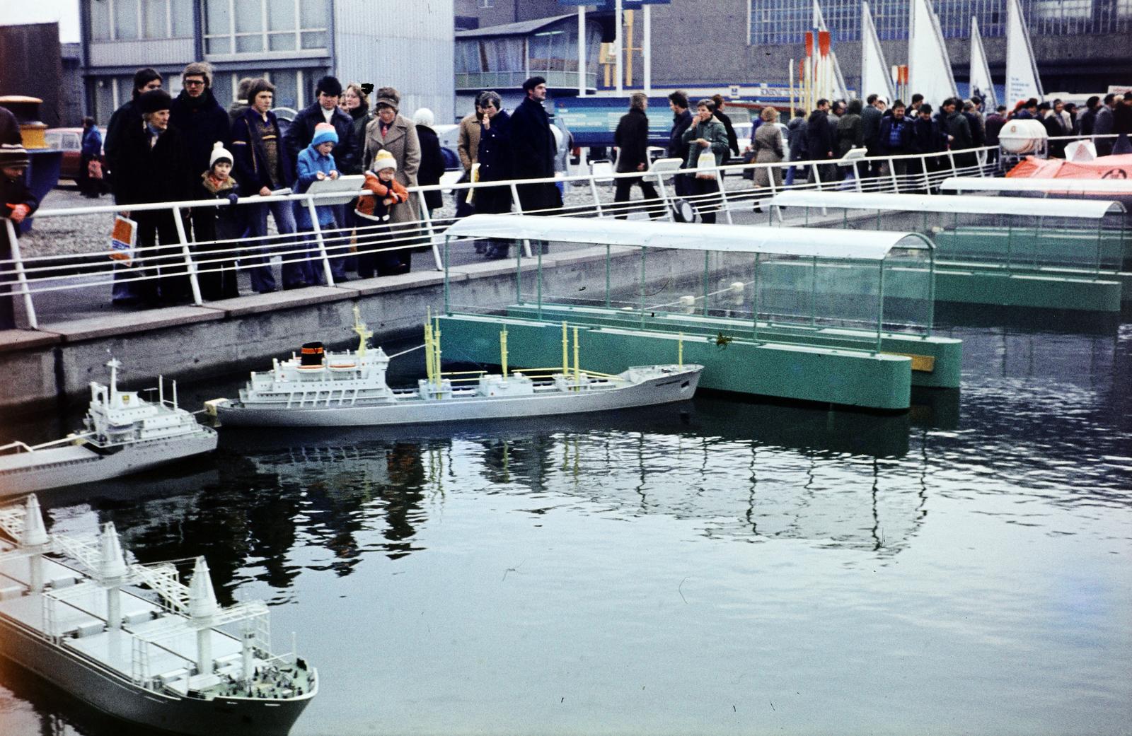 Germany, Leipzig, vásárterület, Lipcsei Vásár. Tengerjáró hajók modelljeinek bemutatója., 1977, Kozák, colorful, GDR, Fortepan #286864