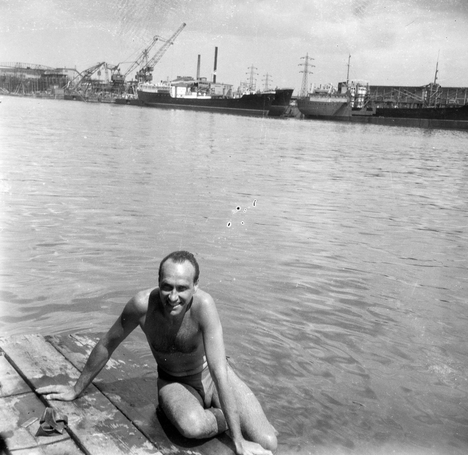 Magyarország, Budapest XIII., Népsziget, az Újpesti-öböl túlpartján a Gheorghiu Dej Hajógyár (később Magyar Hajó- és Darugyár)., 1957, Szentkuthy Ibolya, Budapest, Fortepan #286921