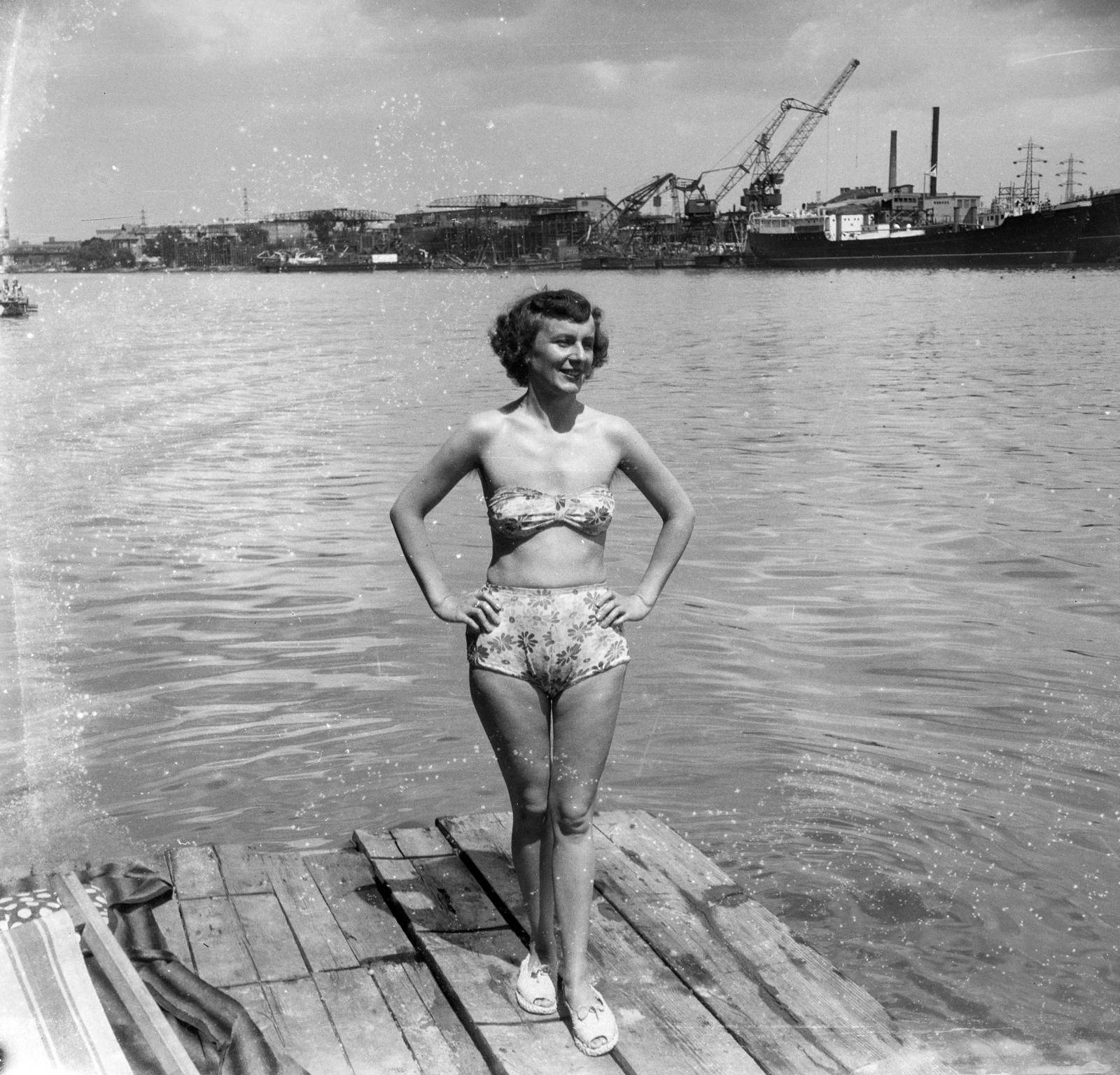 Magyarország, Budapest XIII., Népsziget, az Újpesti-öböl túlpartján a Gheorghiu Dej Hajógyár (később Magyar Hajó- és Darugyár)., 1957, Szentkuthy Ibolya, Budapest, Fortepan #286922