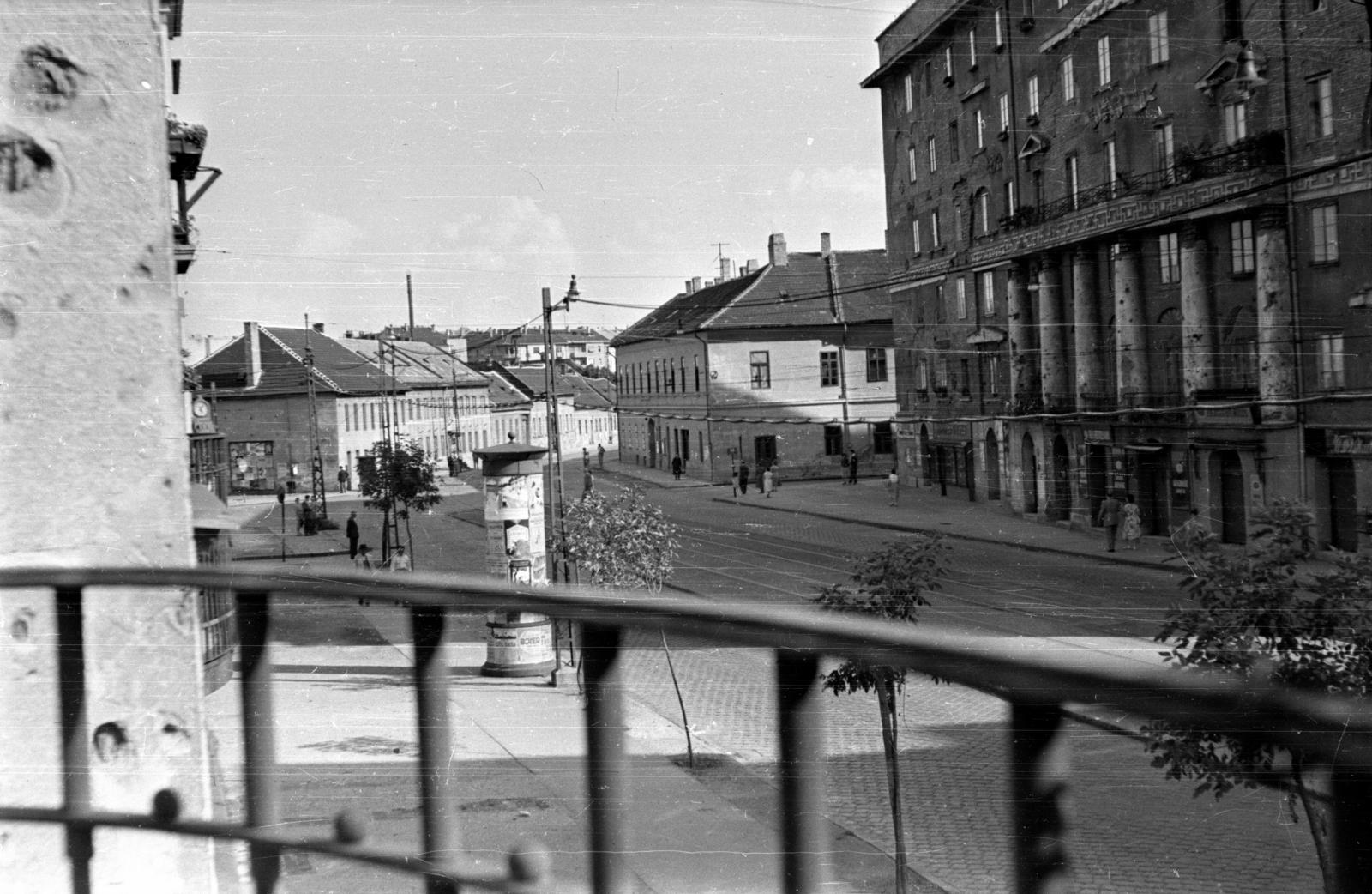 Hungary, Budapest III., Bécsi út, kilátás a 95-ös számú házból, szemben a 88 - 90. számú ház, mellette a Nagyszombat utca., 1958, Szilvási hagyaték, Budapest, Fortepan #287058