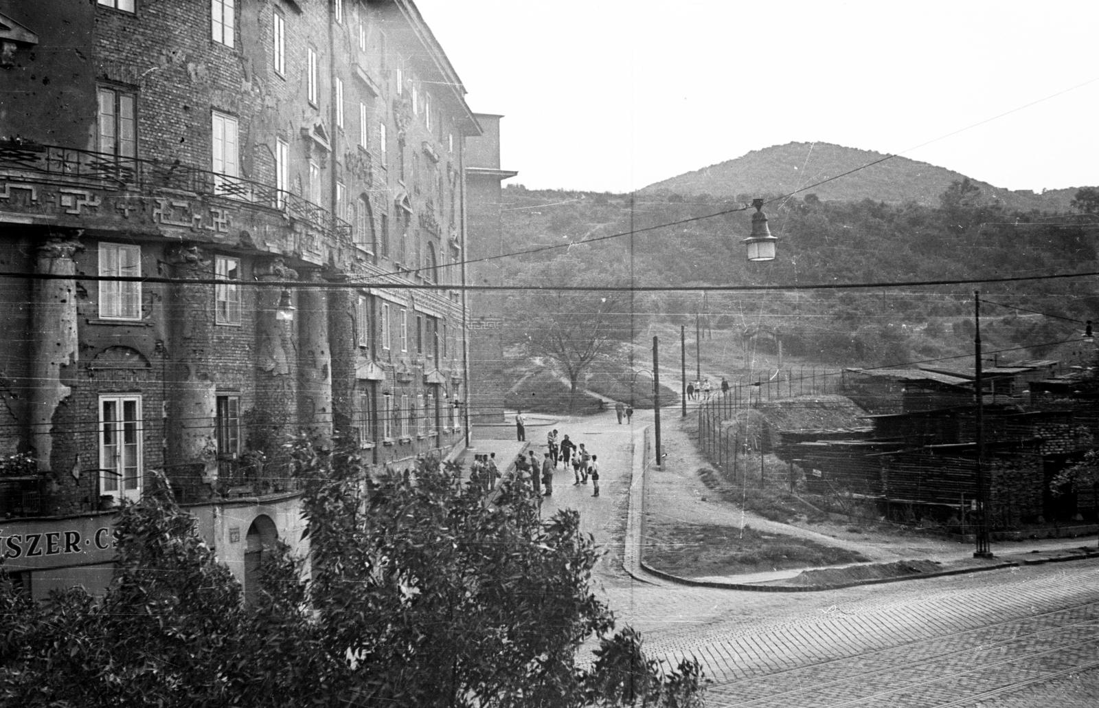 Hungary, Budapest III., Bécsi út, kilátás a 95-ös számú házból, szemben a 88 - 90. számú ház, mellette a Doberdó út., 1958, Szilvási hagyaték, Budapest, Fortepan #287060