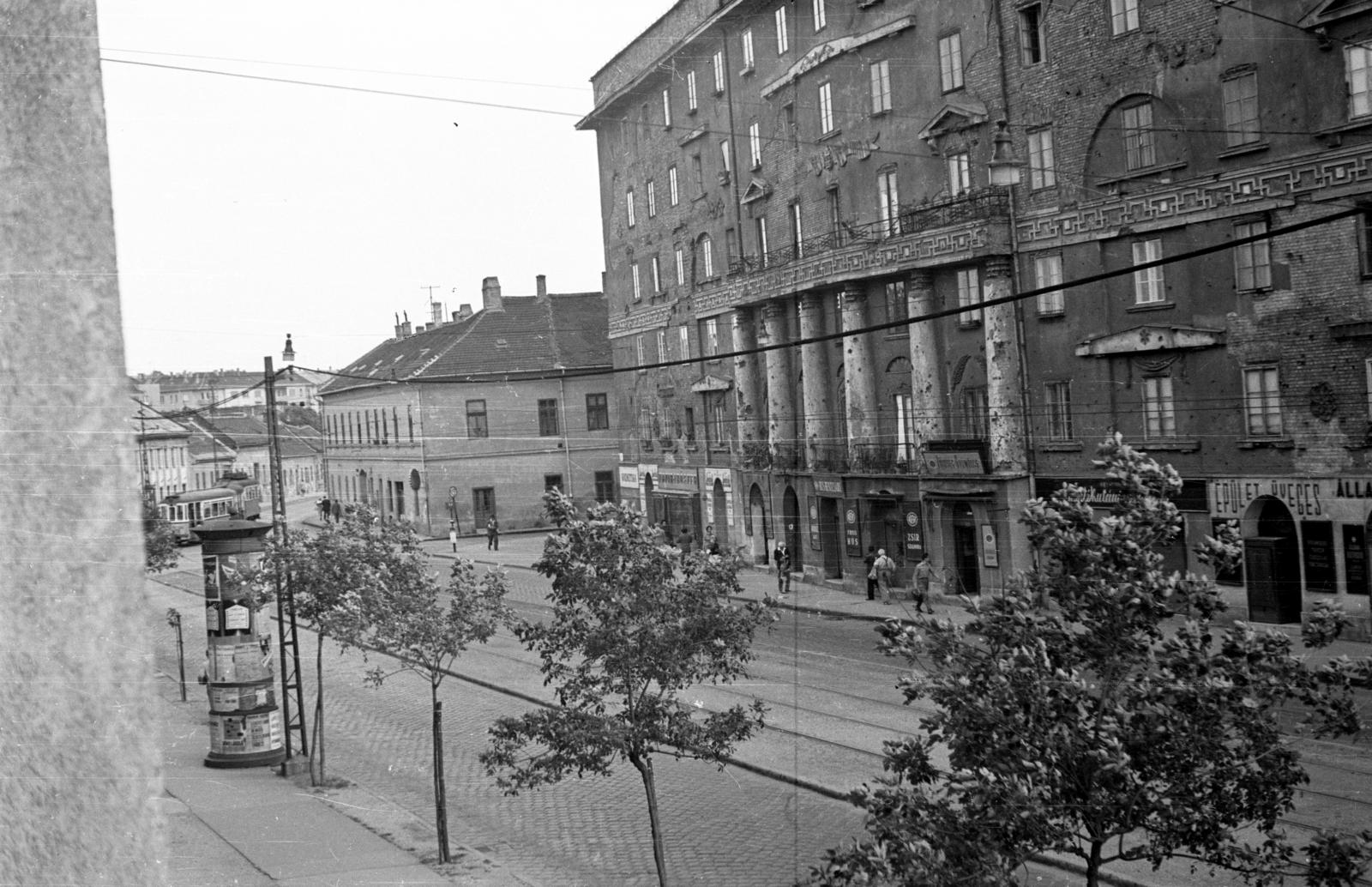 Hungary, Budapest III., Bécsi út, kilátás a 95-ös számú házból, szemben a 88 - 90. számú ház, mellette a Nagyszombat utca., 1958, Szilvási hagyaték, Budapest, Fortepan #287061