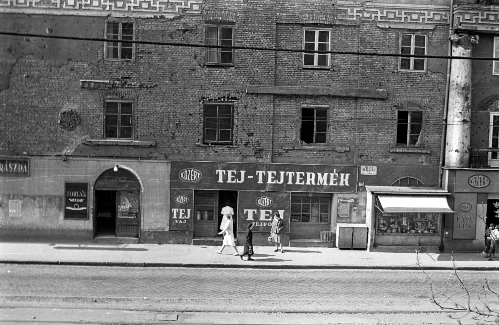 Magyarország, Óbuda, Budapest III., Bécsi út, kilátás a 95-ös számú házból, szemben a 88 - 90. számú ház., 1960, Szilvási hagyaték, Budapest, Fortepan #287074