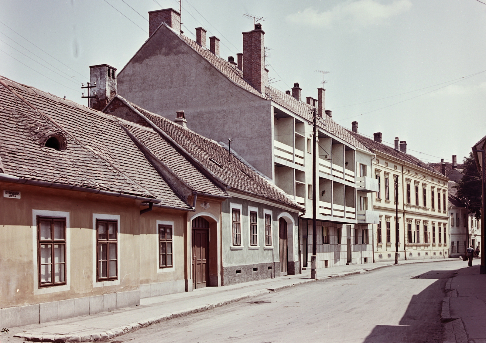 Hungary, Kőszeg, Gyöngyös utca a Dózsa György utca felől a Várkör (Béke út) felé nézve., 1964, Építésügyi Dokumentációs és Információs Központ, VÁTI, colorful, Fortepan #28709