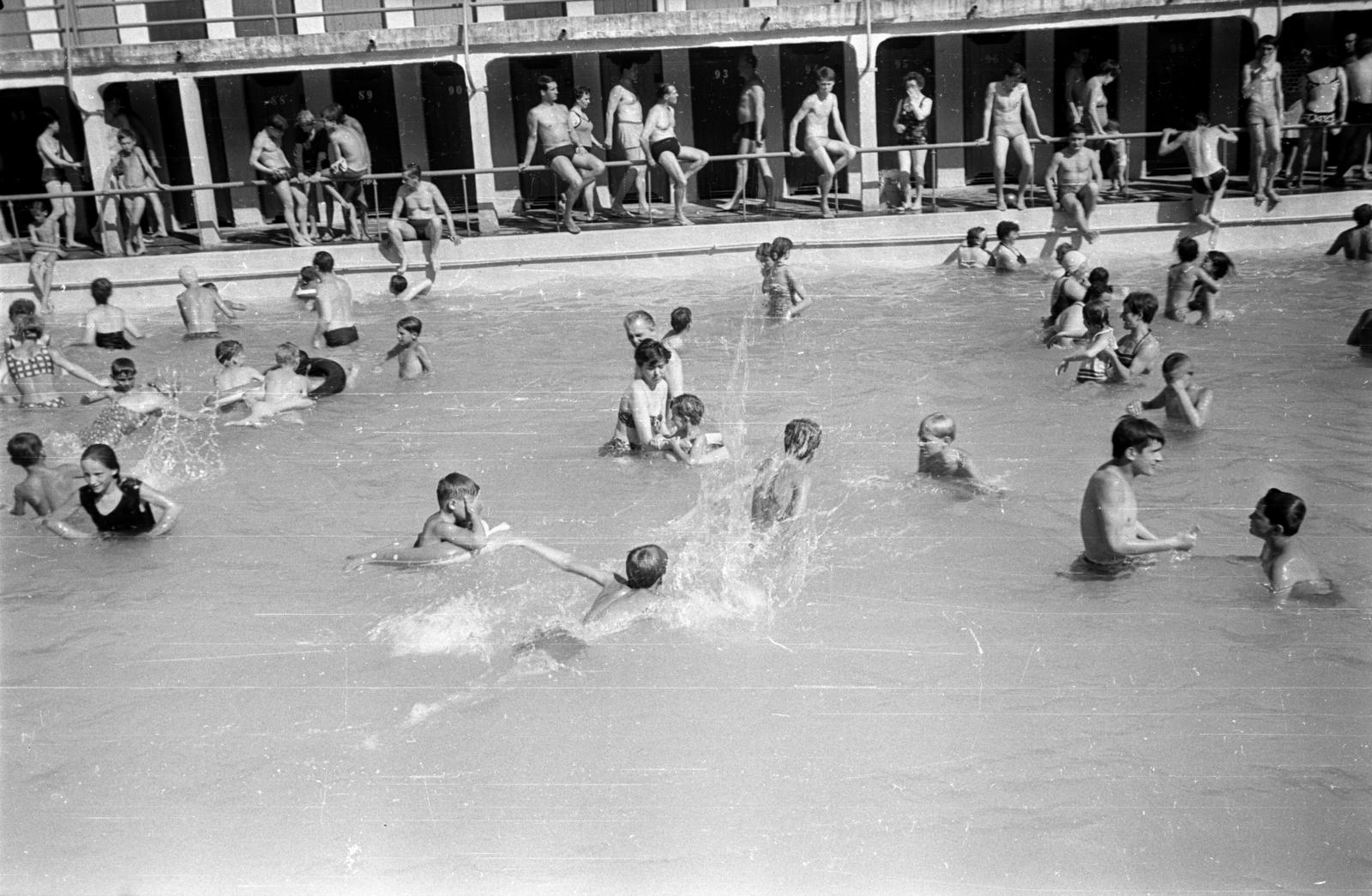 Hungary, Budapest III., Csillaghegyi strandfürdő., 1963, Szilvási hagyaték, Budapest, Fortepan #287105