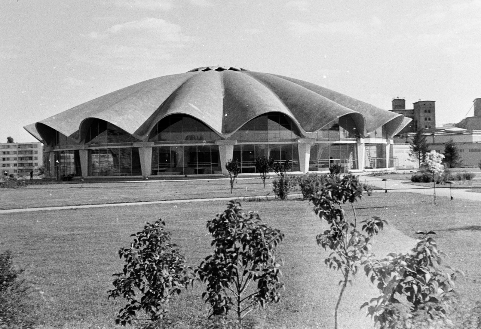 Romania, Bucharest, Parcul Circului, a Cirkusz (Circul Metropolitan Bucuresti) épülete., 1964, Tem Miklós, modern architecture, Hyperbolic paraboloid shells , geometry, Fortepan #287153