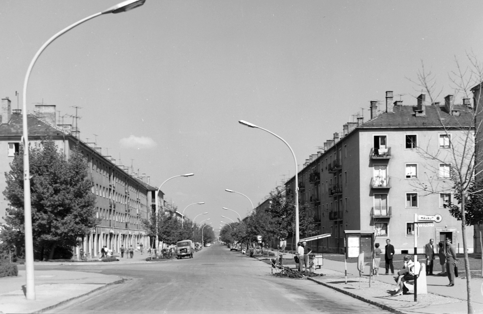 Hungary, Kazincbarcika, Egressy Béni (Lenin) út., 1964, Építésügyi Dokumentációs és Információs Központ, VÁTI, MÁVAUT-organisation, bus stop, Fortepan #28719