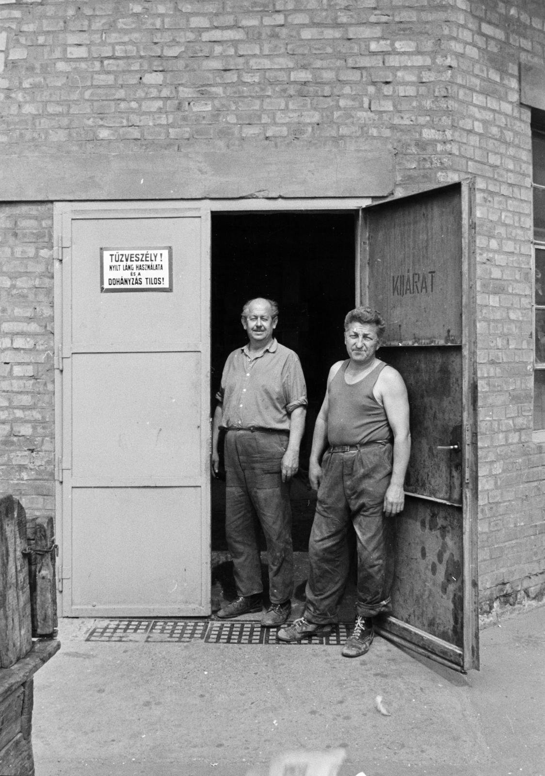 1972, Tóth Ákos, working clothes, label, iron door, standing in door, Fortepan #287209