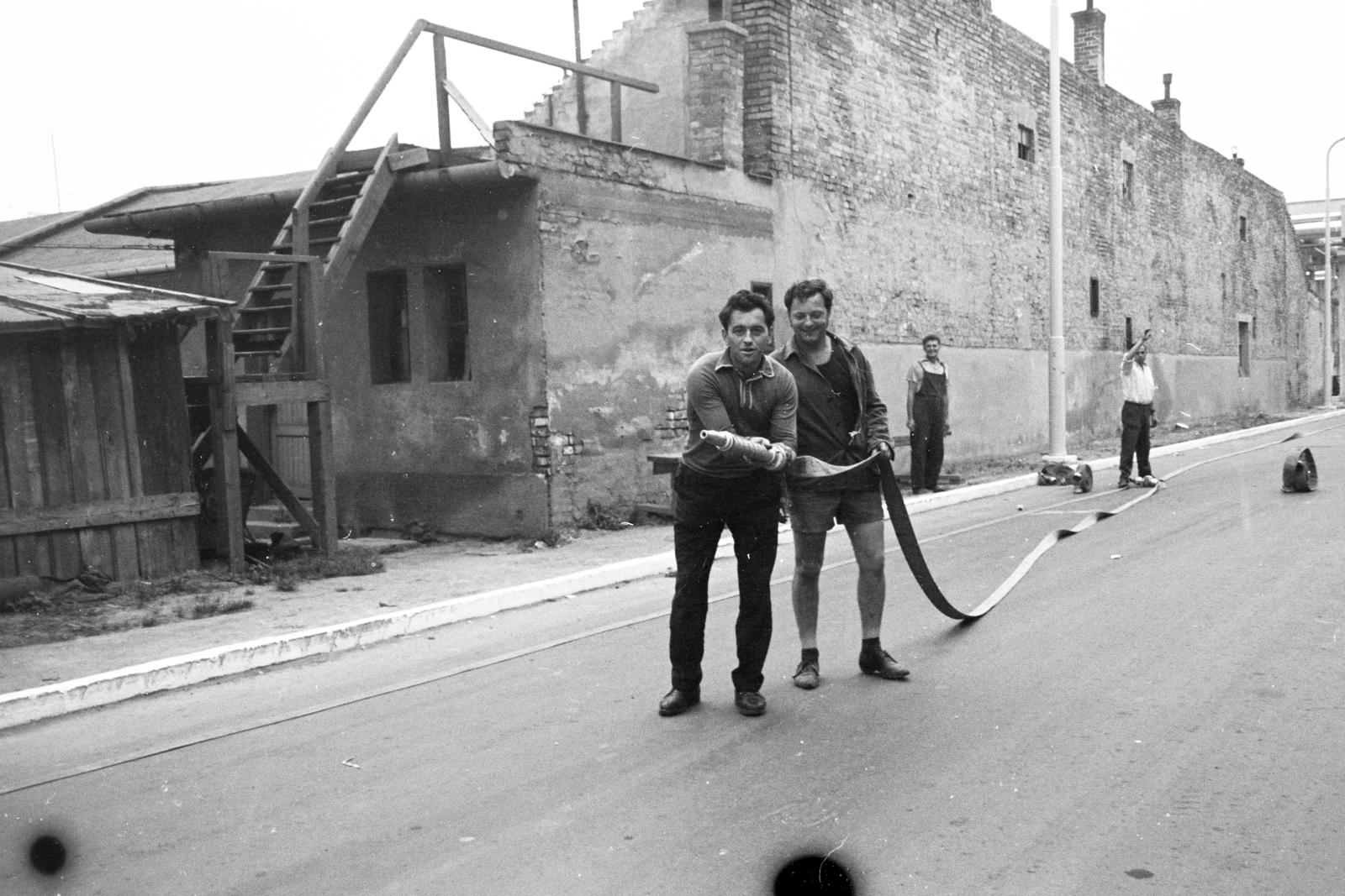 1972, Tóth Ákos, hold in arms, hose, Fortepan #287212