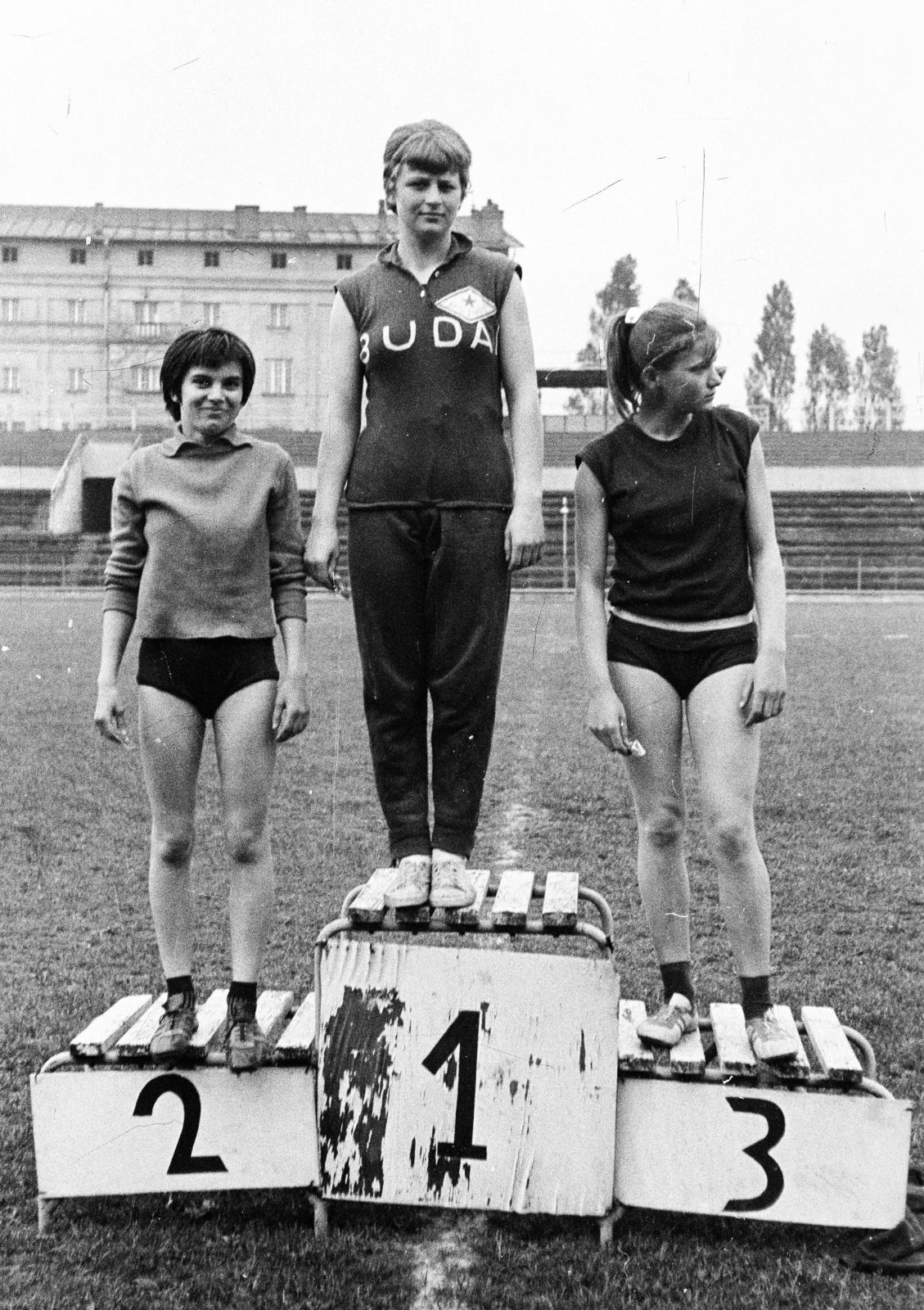 Hungary, Budapest VIII., Hungária körút, MTK pálya, háttérben a BKV Előre pálya lelátója., 1962, Tóth Ákos, Budapest, Fortepan #287239