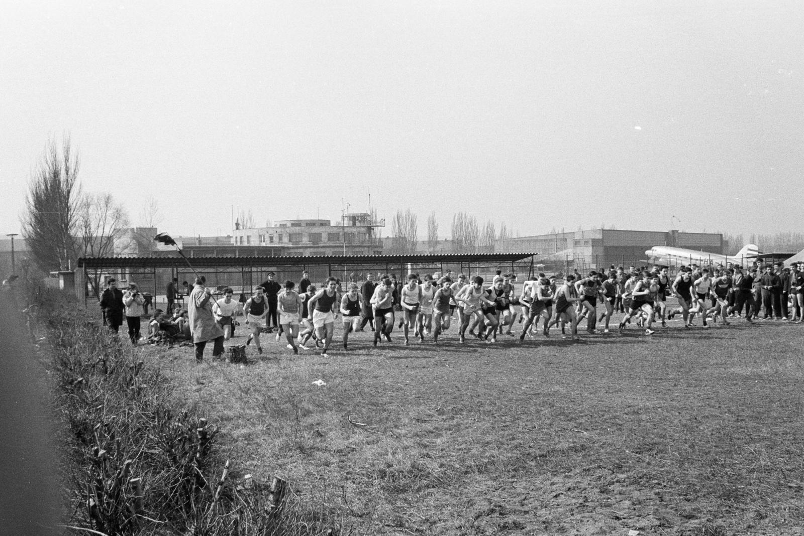 Hungary, Budaörs Airport, Budapest XI., mezei futóverseny., 1963, Tóth Ákos, Budapest, competitive running, Fortepan #287259