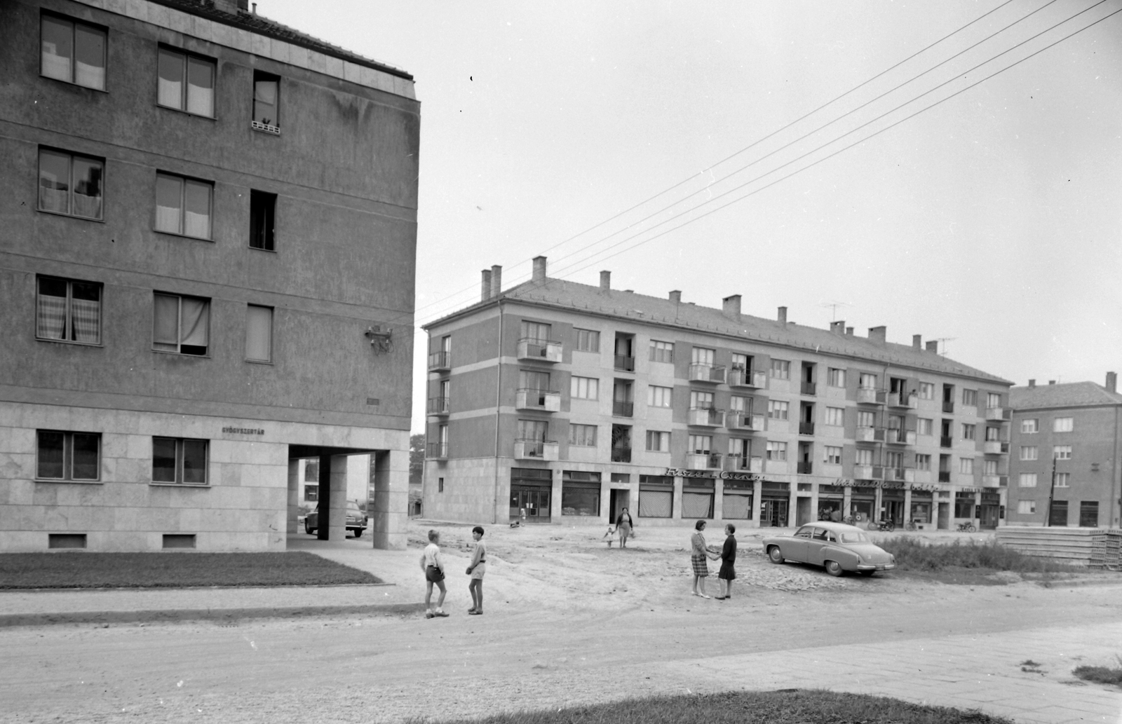 Hungary, Ajka, Móra Ferenc utca., 1966, Építésügyi Dokumentációs és Információs Központ, VÁTI, street view, automobile, Fortepan #28733