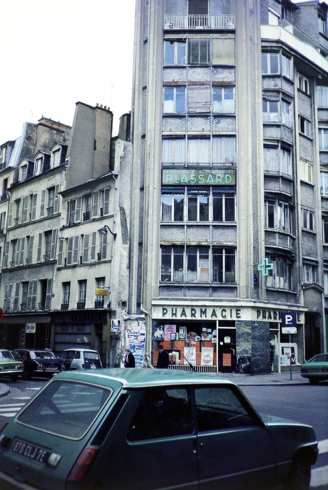 France, Paris, Rue de Bretagne 10., balra a Rue de Saintonge., 1975, Szomolányi József, Fortepan #287353