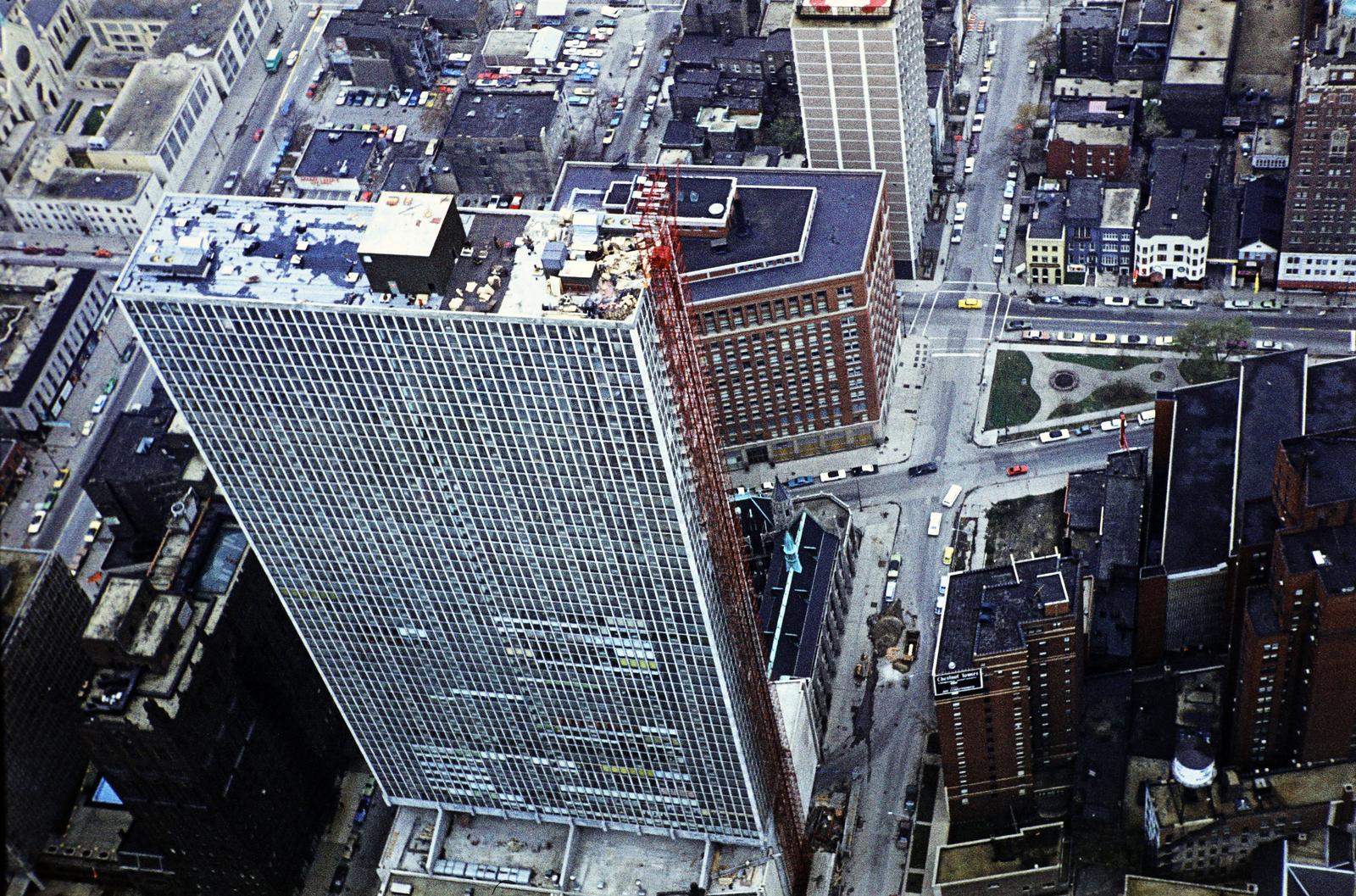 Amerikai Egyesült Államok, Illinois állam, Chicago, látkép a John Hancock Center kilátójából, előtérben a East Chestnut Street 111. szám alatti társasház (111 East Chestnut Condominium)., 1971, Szomolányi József, színes, Fortepan #287361