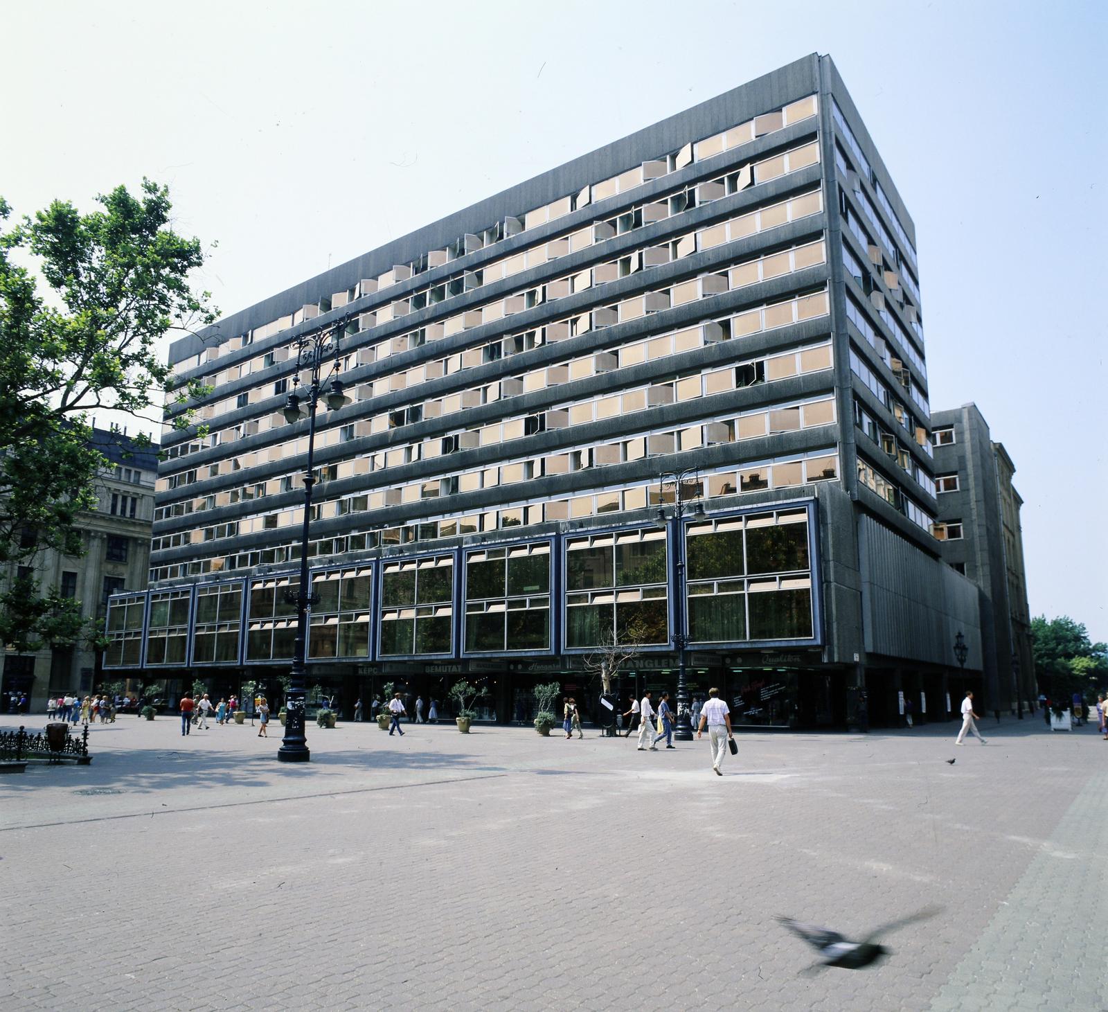 Magyarország, Budapest V., Vörösmarty tér, az ORI (Országos Rendező Iroda) székháza., 1986, Saphier Herbert, Budapest, Fortepan #287376