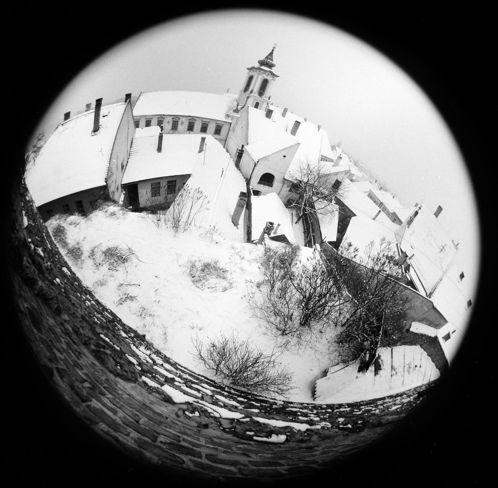 Hungary, Szentendre, Várdomb, Templom tér, szemben a Blagovesztenszka görögkeleti templom., 1984, Saphier Herbert, Fortepan #287419