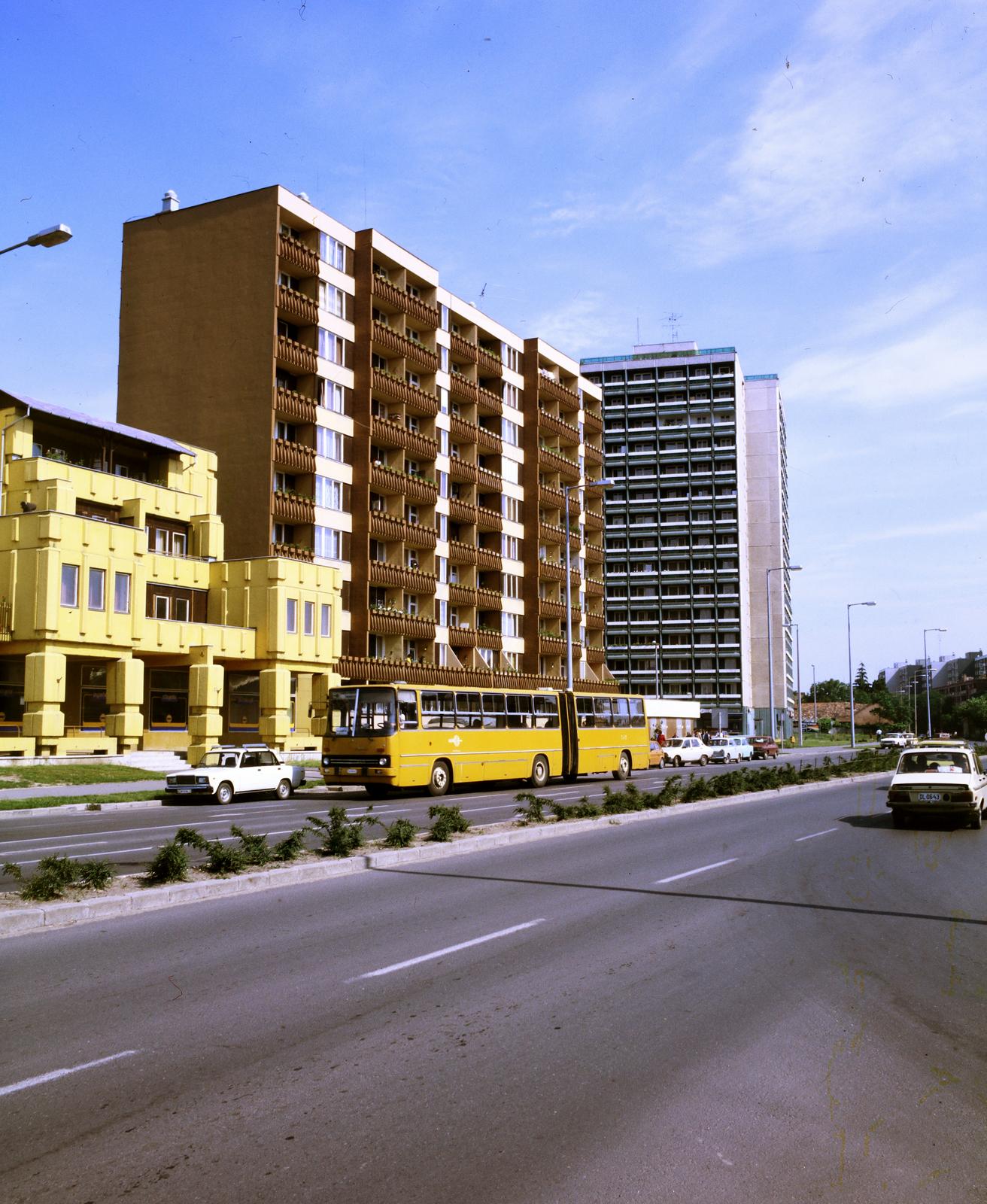 1988, Saphier Herbert, Ikarus-márka, Volán-szervezet, csuklós busz, Ikarus 280, Dacia-márka, Lada-márka, Fortepan #287422