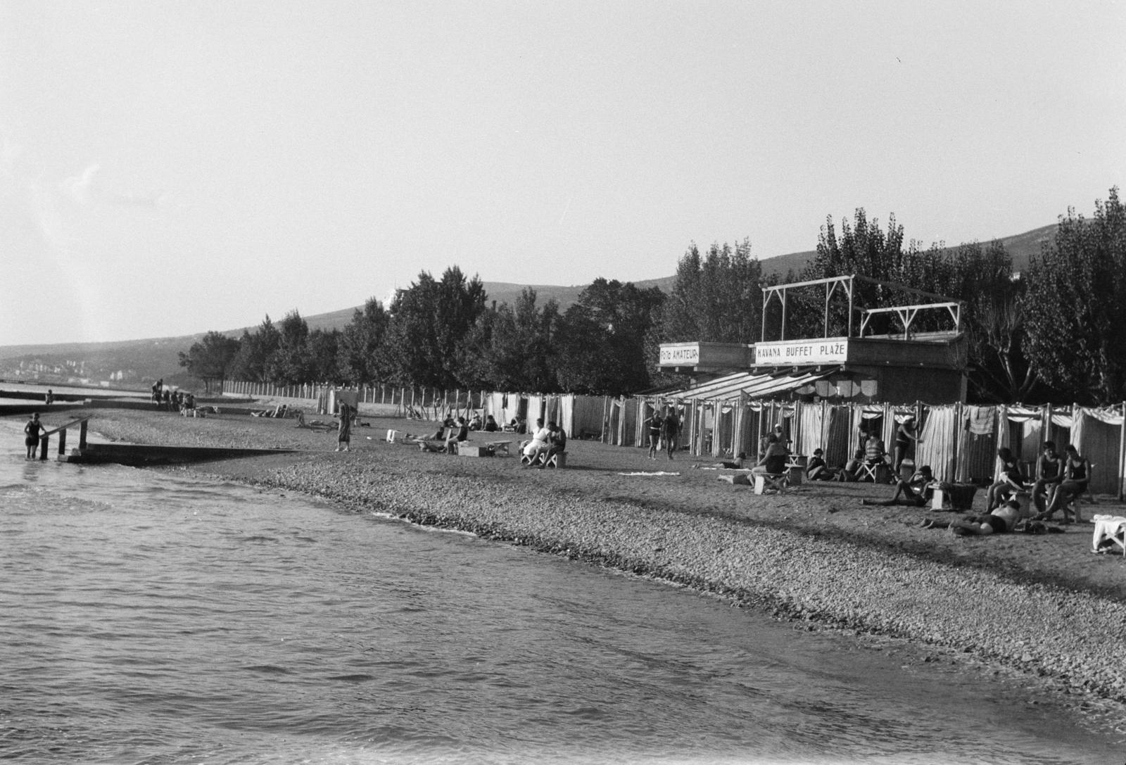 Croatia,Adriatic Sea, Cirkvenica, Strand., 1918, Lánchidi Péter, changing cabin, shore, Fortepan #287497