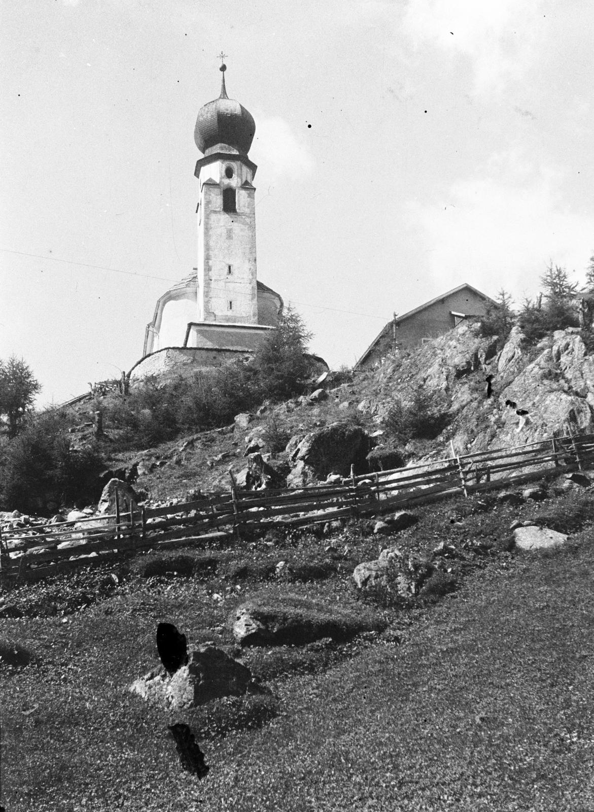 Austria, Venter-völgy, Heiligkreuz / Szent Kereszt-templom Winterstall település közelében., 1923, Lánchidi Péter, railing, church, Fortepan #287541