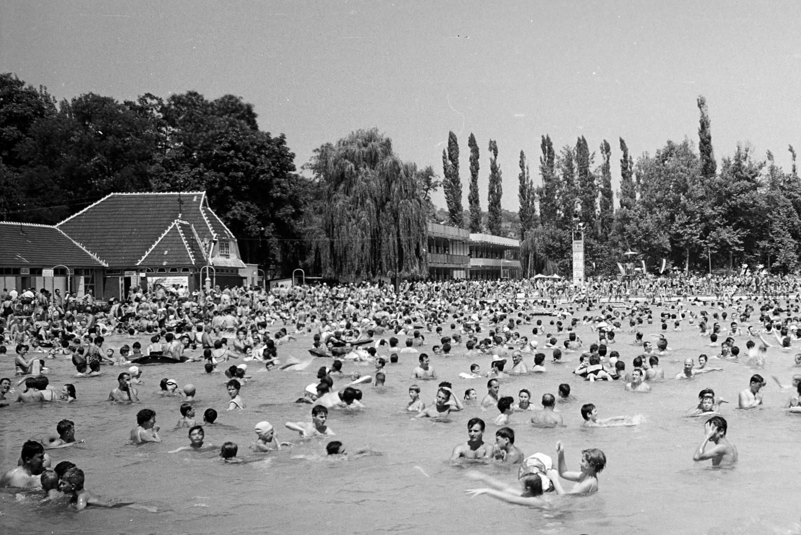 Magyarország, Miskolc,Miskolctapolca, strandfürdő., 1978, Liszkay Ferenc, Fortepan #287549