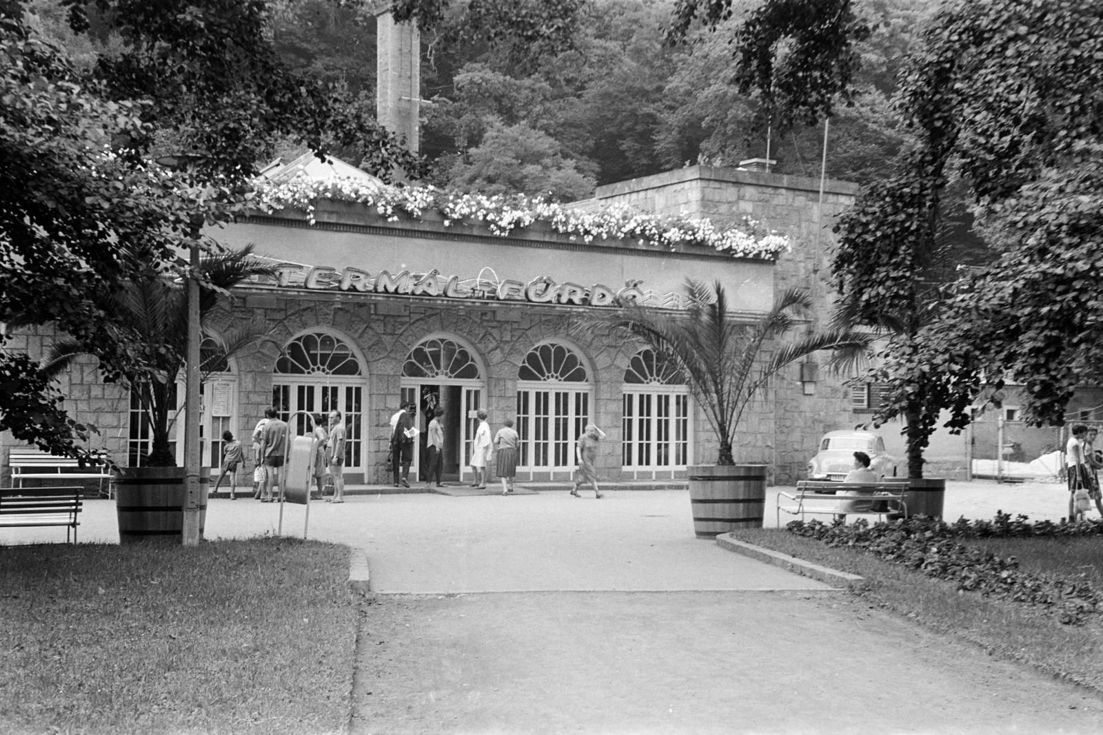 Magyarország, Miskolc,Miskolctapolca, a Barlangfürdő bejárata., 1968, Liszkay Ferenc, Fortepan #287566