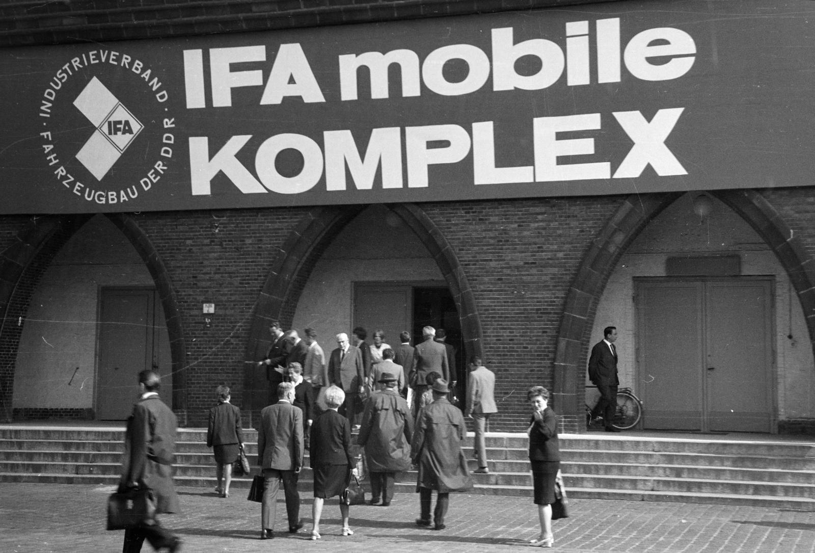 Németország, Lipcse, vásárterület, Lipcsei Vásár, az IFA mobile KOMPLEX pavilonja., 1968, Liszkay Ferenc, NDK, Fortepan #287626