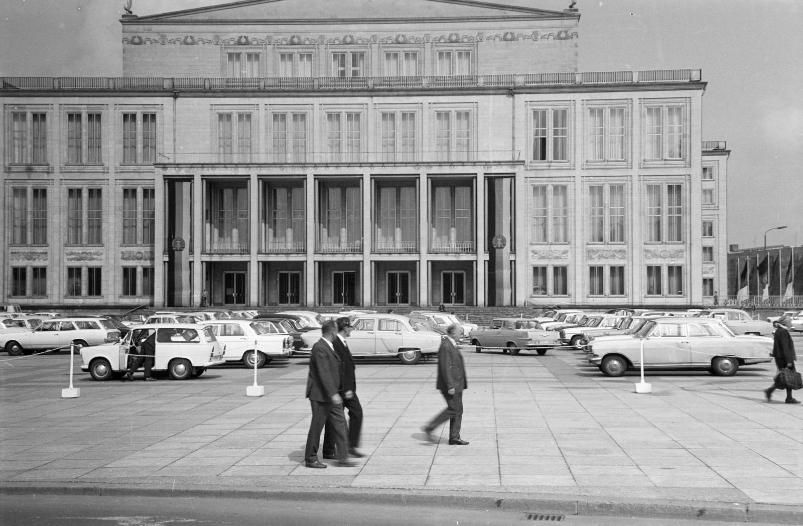 Németország, Lipcse, Augustusplatz (Karl-Marx-Platz), szemben az Operaház., 1968, Liszkay Ferenc, NDK, Fortepan #287627
