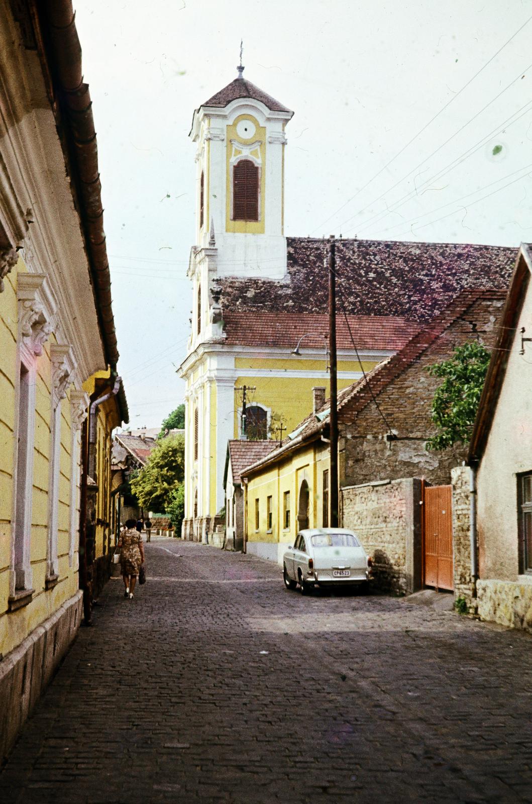 Magyarország, Szentendre, Kucsera Ferenc (Május 1.) utca, szemben a Szent Péter-Pál-templom., 1974, Liszkay Ferenc, Fortepan #287662