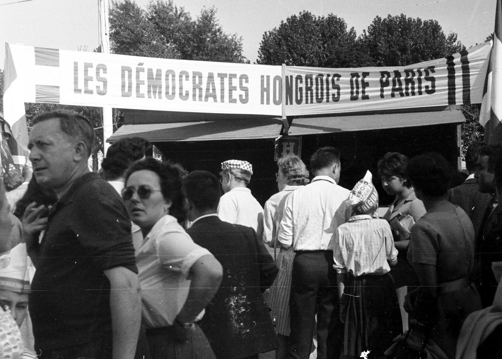 France, La Courneuve, a l'Humanité napilap szervezte éves ünnepség (Fête de l'Humanité) a sporttelepen., 1962, Pécsi család, Fortepan #287683