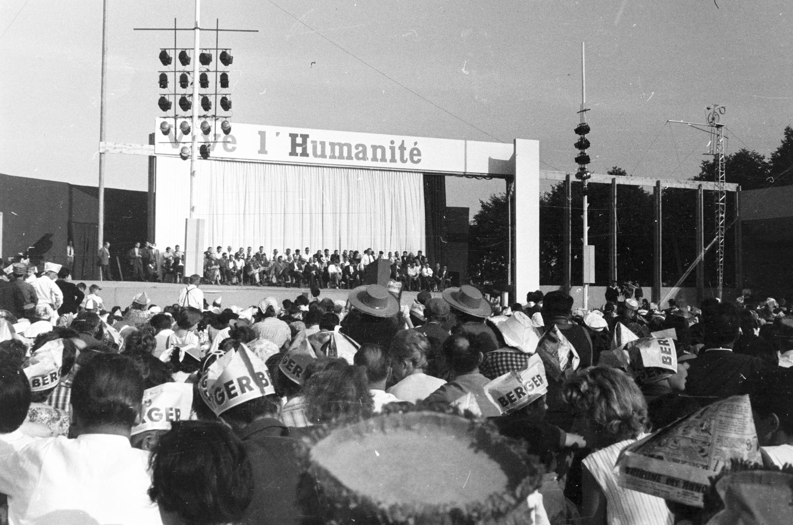 France, La Courneuve, a l'Humanité napilap szervezte éves ünnepség (Fête de l'Humanité) a sporttelepen., 1962, Pécsi család, Fortepan #287686