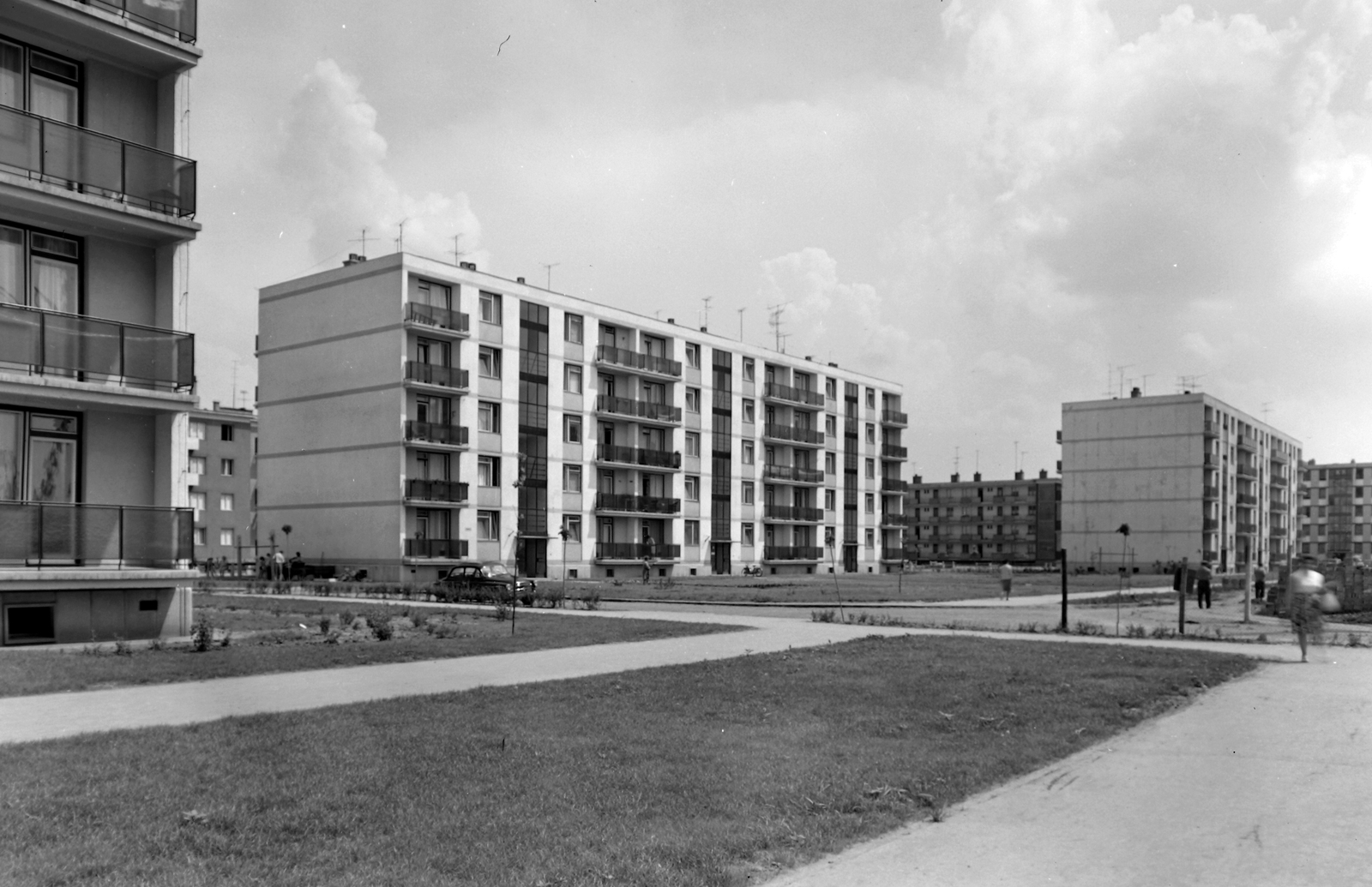 Hungary, Debrecen, Libakerti (ekkor Új Élet parki) lakótelep. Libakert utca, háttérben az Ibolya utca egyik házsora., 1968, Építésügyi Dokumentációs és Információs Központ, VÁTI, Fortepan #28771