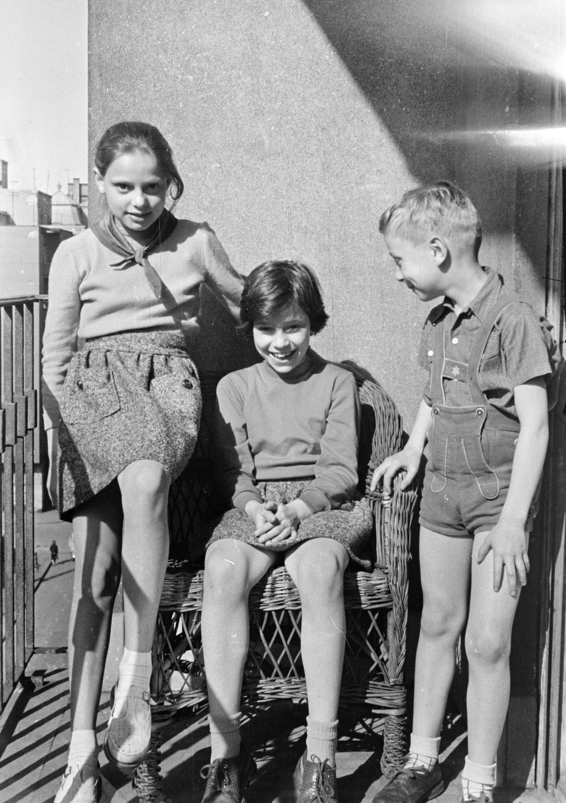 Hungary, Budapest XIII., Hollán Ernő (Fürst Sándor) utca, a felvétel a 21/B számú ház egyik erkélyén készült., 1962, Pécsi család, Budapest, Fortepan #287735