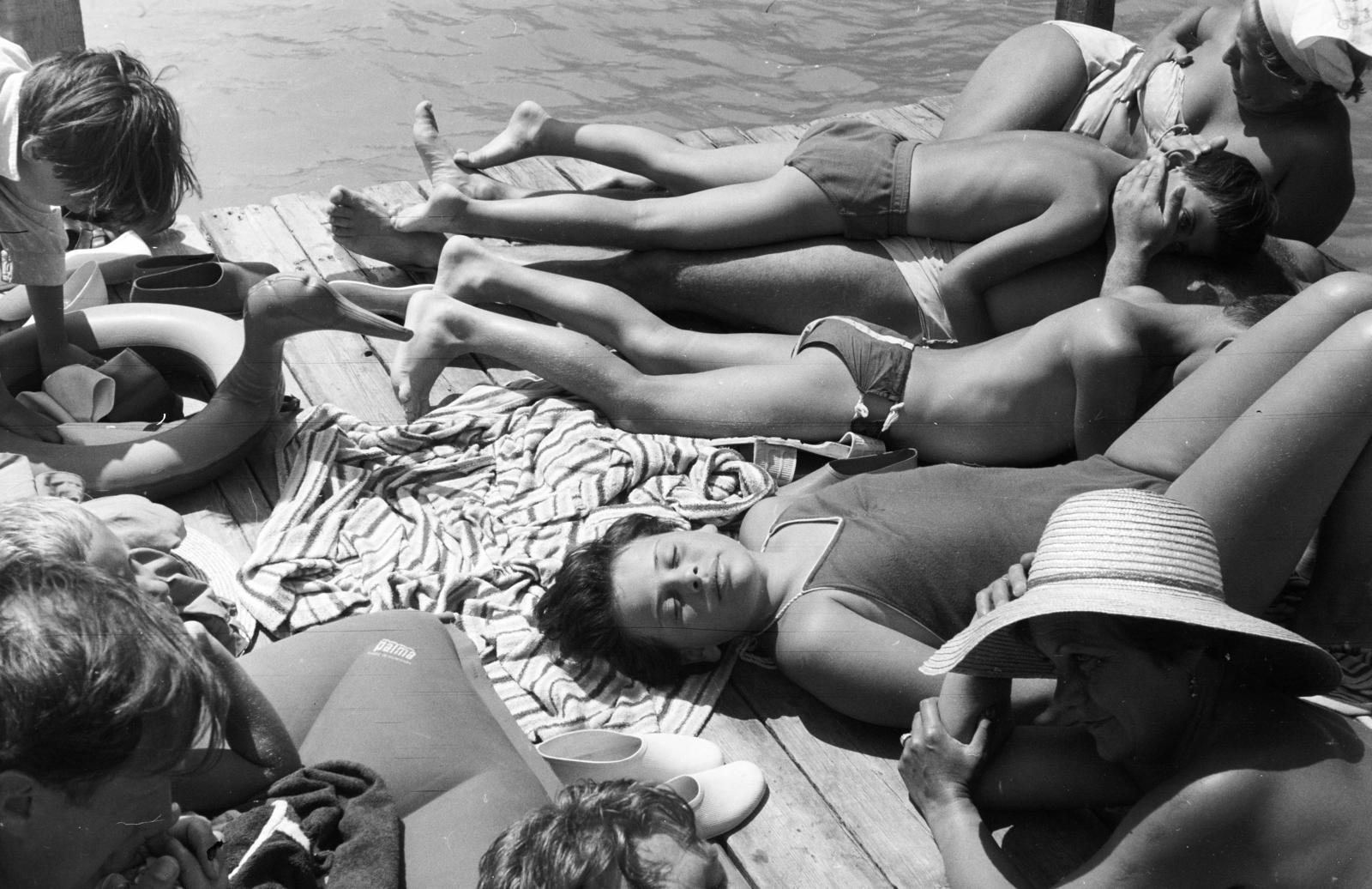 Magyarország,Balaton, Tihany, 1960, Pécsi család, Best of, stég, napozás, strand, Fortepan #287741