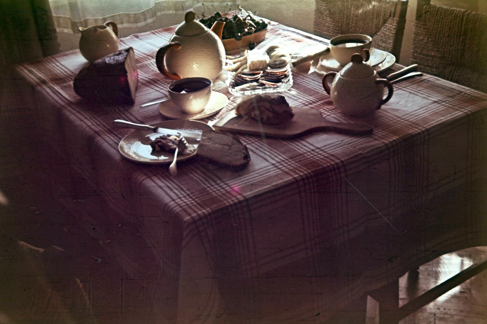 1955, Csaba László örökösei, kettle, loaf of bread, colorful, tablecloth, cup, still life, breakfast, Fortepan #287805