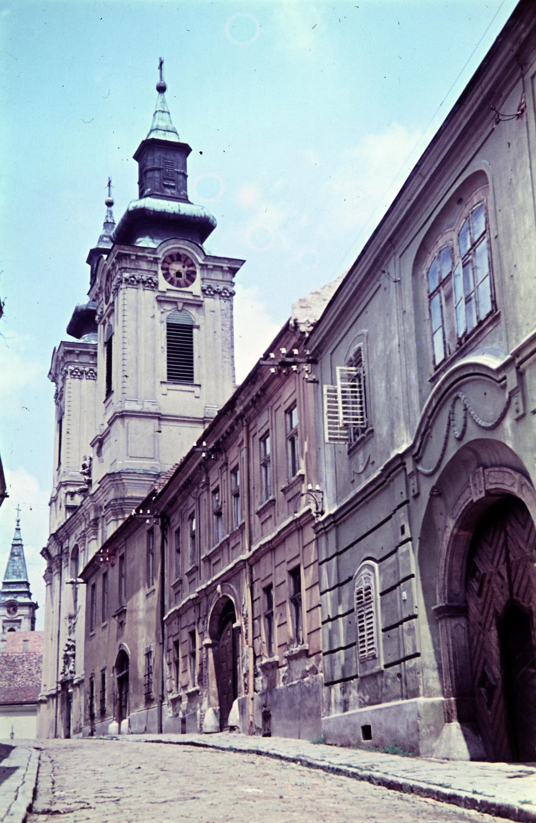 Hungary, Székesfehérvár, Arany János utca, Szent István-székesegyház és távolabb a ferences templom tornya., 1955, Csaba László örökösei, colorful, steeple, venetian blind, Fortepan #287826