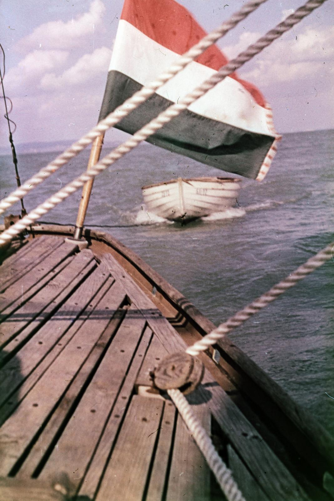 Magyarország,Balaton, 1955, Csaba László örökösei, színes, vitorláshajó, zászló, Fortepan #287854